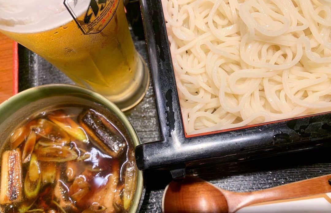 のインスタグラム：「お昼ご飯(๑′ᴗ‵๑) 私、鴨せいろがめちゃくちゃ好きですねん💖ちなみにこのお蕎麦は2段になっております←つまり大盛り（笑）神戸に開業されて67年、東京そば正家さんの鴨せいろが好き✨お出汁のコク、鴨とネギの火の通り具合、そして更科のお蕎麦…🤤 #正家 #神戸 #東京そば正家 #神戸グルメ #鴨せいろ」