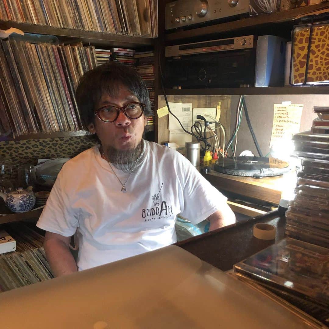 山川のりをのインスタグラム：「今夜は岡山ブッダにてギターパンダライブです。19時/19時30分、2500円+D。共演はあうんさんすぅじぃ、アリモトタカヒロ、キシモトジュンイチ。ブッダの9周年おめでとうライブですよ。お近くの方々会いにきてアイニージュー！」