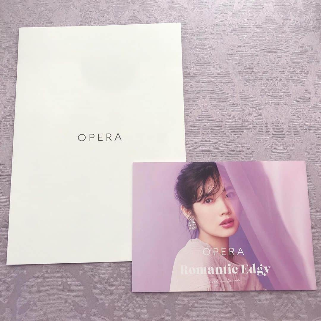 池上紗理依さんのインスタグラム写真 - (池上紗理依Instagram)「@opera_cosmetics 👄 オペラの限定4色がとても可愛いいいっ 私はリップティントの2色をタッチアップさせていただきました。 潤いもとてもあるので1本で全て叶っちゃうのもお気に入りなところです レンガ色とパープル、秋にぴったり🍇 たくさん使おっと😌 #オペラリップティント #operacosmetics #透ける秋色のくちびる #opera_secretparty #PR」9月14日 17時48分 - sarii_ikegami