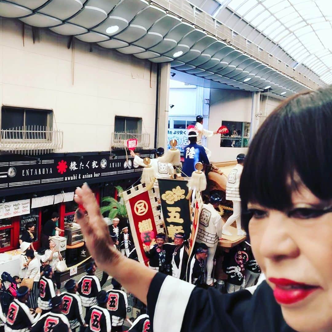 コシノジュンコさんのインスタグラム写真 - (コシノジュンコInstagram)「私の原点です！#だんじり#岸和田#junkokoshino #五軒屋町」9月14日 17時40分 - junko_koshino_official