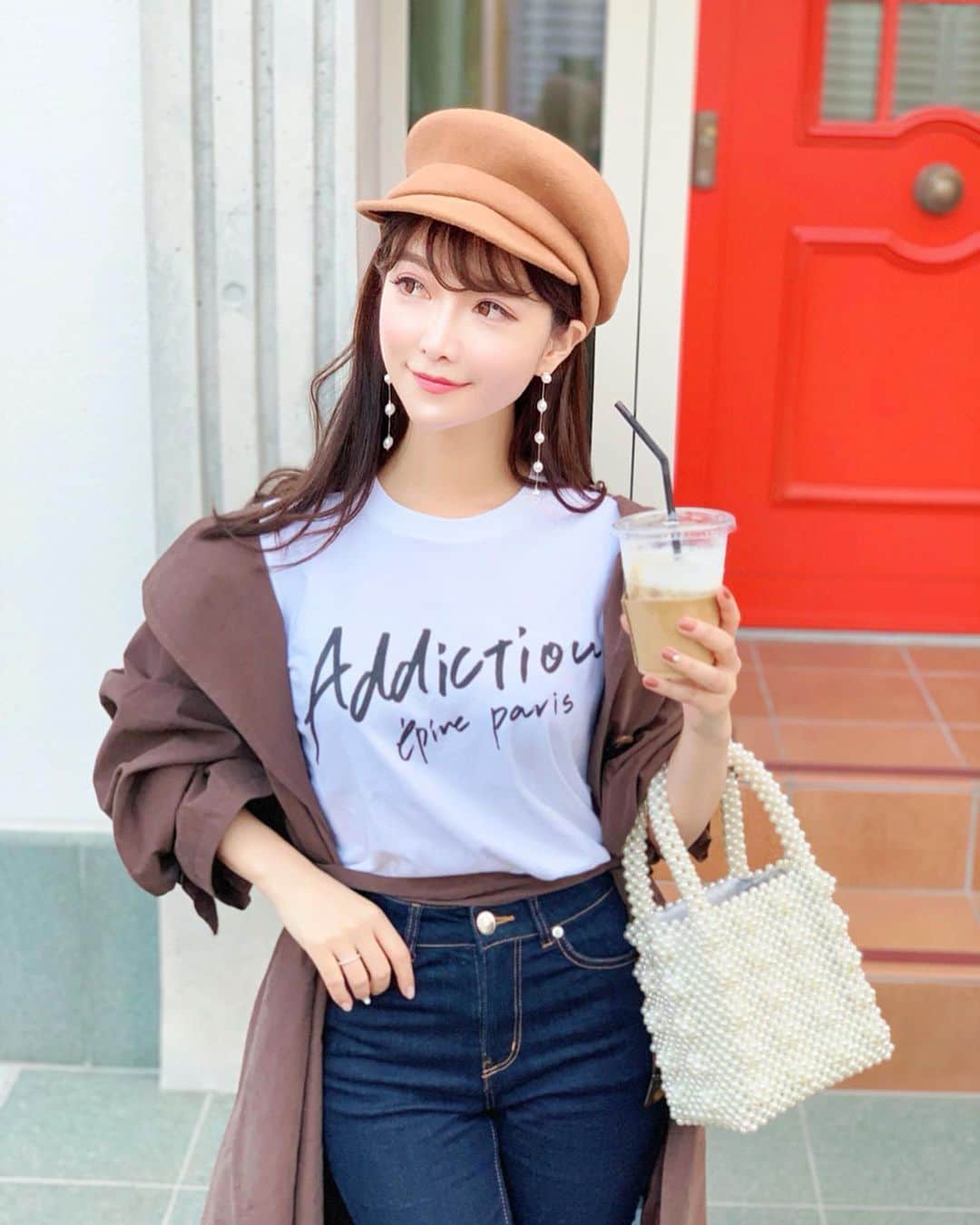 のインスタグラム：「🥨🌰🇬🇧🐻🖤 ^_^ カフェオレコーデな日🐻 今日は朝から東京を少し離れて プチ旅行に来ています✈︎💕 ・ さらりと羽織るだけで様になる トレンチコートはオーバーサイズでとっても可愛い💖 くしゅっと絞るとドレストレンチみたいな ボリュームが出ます🧥🖤 ☑︎ @fifth_store (これも40%OFF🎟) ・ 秋はパンツスタイルも 沢山チャレンジしたいなぁ👖💖 ・ ・ #fifth #fifthtl #フィフス #ootd #outfit #instastyle #fashion #今日のコーデ #秋コーデ #ブラウンコーデ #トレンチコート #epine #キャスケット #britishstyle #トレンド #tshirtlife #tシャツコーデ #白t #デニムコーデ #パンツコーデ #平均身長コーデ #カフェオレコーデ #ボリュームスリーブトレンチコート  #오오티디 #오오티디 #아웃핏 #데일리룩」