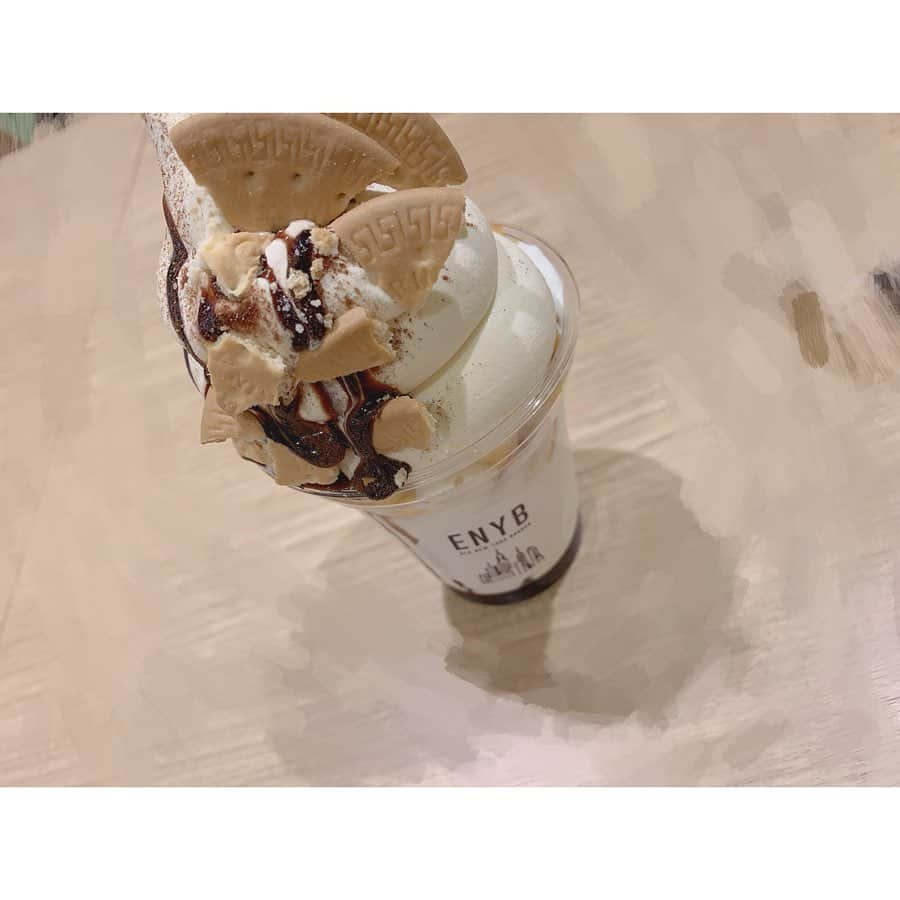 山邊歩夢さんのインスタグラム写真 - (山邊歩夢Instagram)「🍨💓🤤 * * この間ひさしぶりに食べたアイス！！ アイス大好き〜！！ * みなさんのおすすめアイスは、 なんですか？？ * * #elknewyorkbrunch #enyb #アイス #アイスクリーム #🍨 #💓」9月14日 17時46分 - ayuyamabe_official