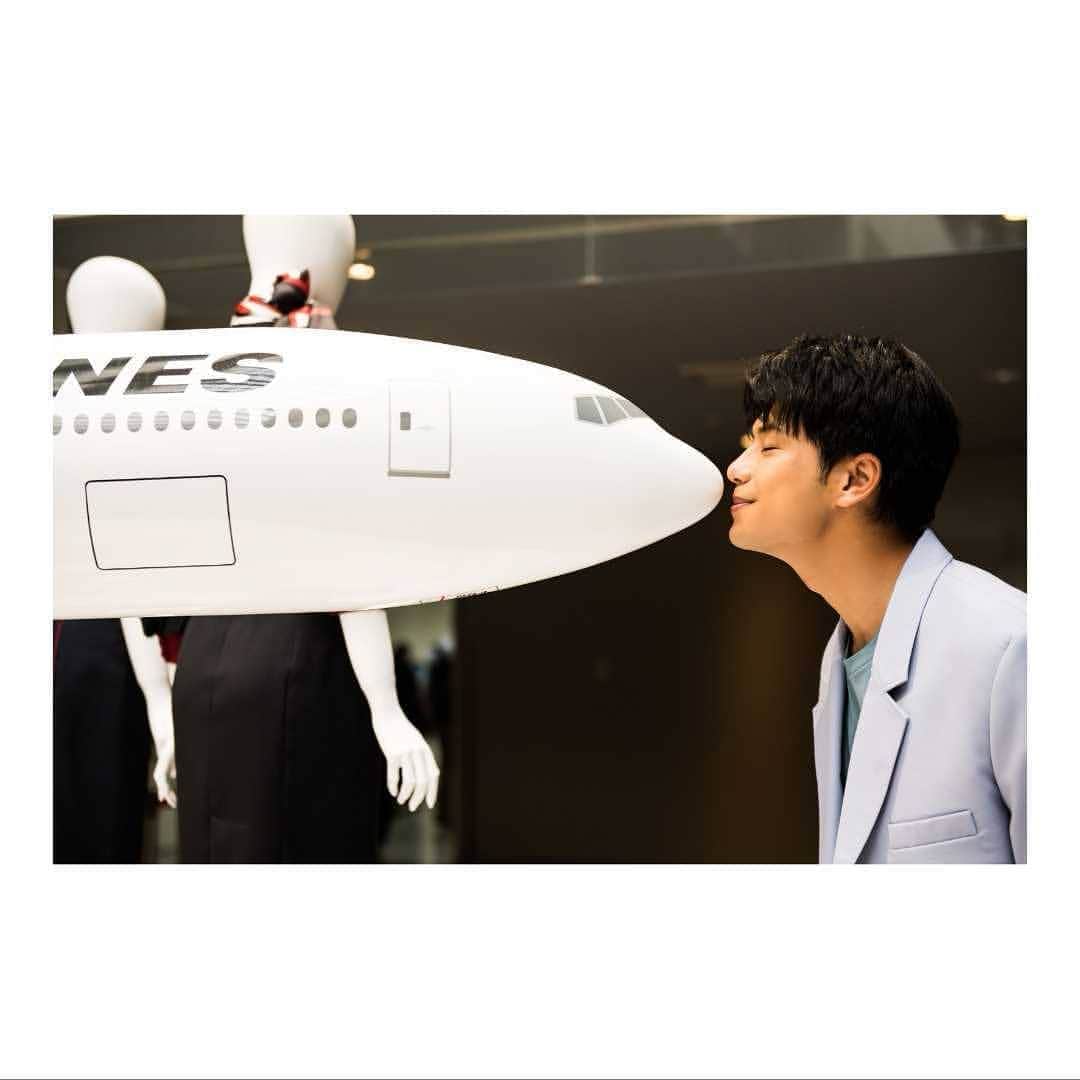 のインスタグラム：「#GQJAPAN  飛行機好きの僕。 是非読んでくださいませ。 #gq森崎ウィンと検索を https://www.gqjapan.jp/lifestyle/article/20190913-morisaki-airplane-vol3 #森崎ウィン  #winmorisaki  #飛行機乗りたい #久々にカフェでマッタリなう」