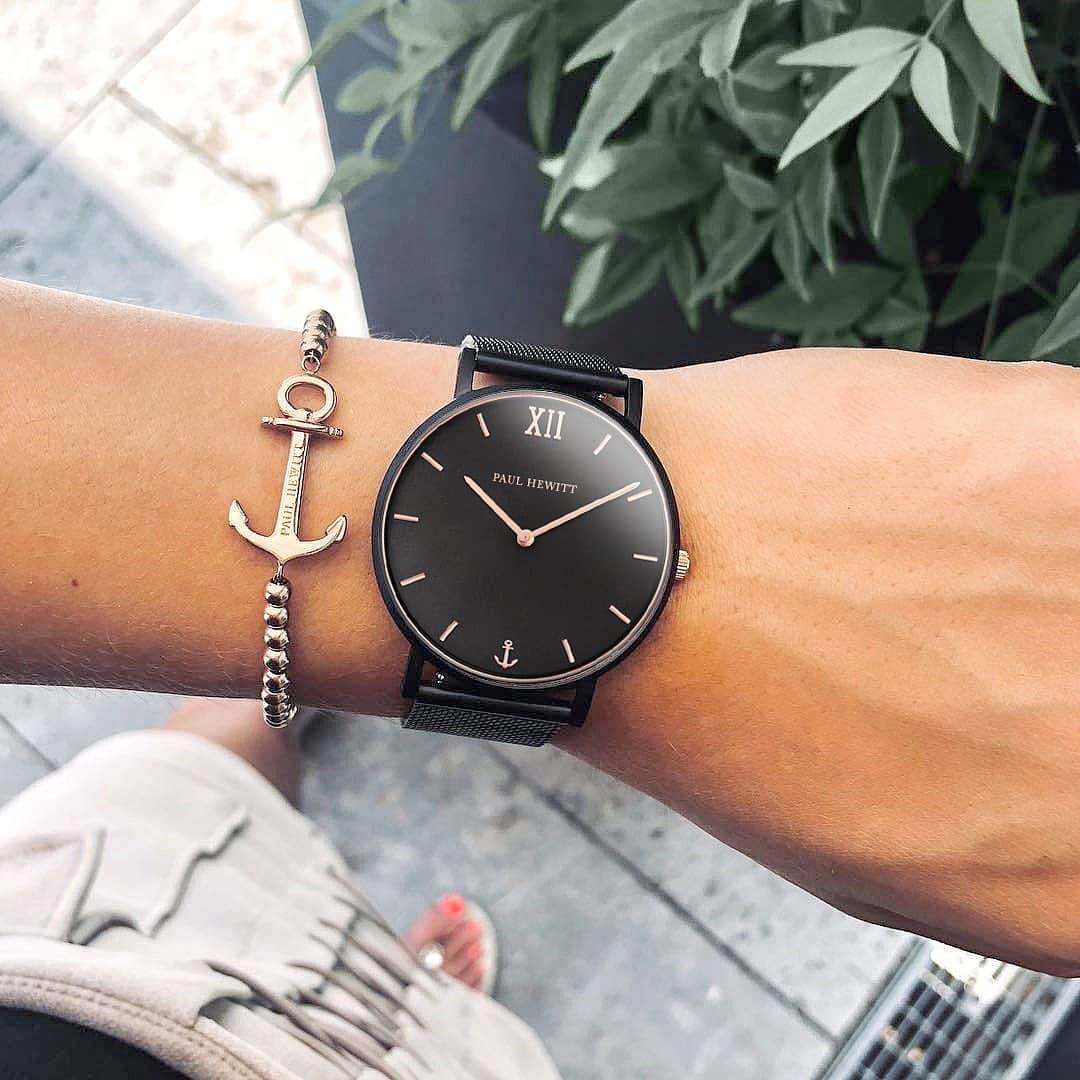 PAUL HEWITTさんのインスタグラム写真 - (PAUL HEWITTInstagram)「Exudes undeniable and classic elegance – our Sailor Black Sunray and the matching Anchor Spirit. 💫⌚⚓ (photo @saralein_) #getAnchored #paulhewitt #sailor #anchorspirit __ #womenswatch #blackisbeautiful #anchorbracelet #maritimedetails #fwis #wristlook #womenswrist #wristwatch #jewellery」9月14日 18時02分 - paul_hewitt