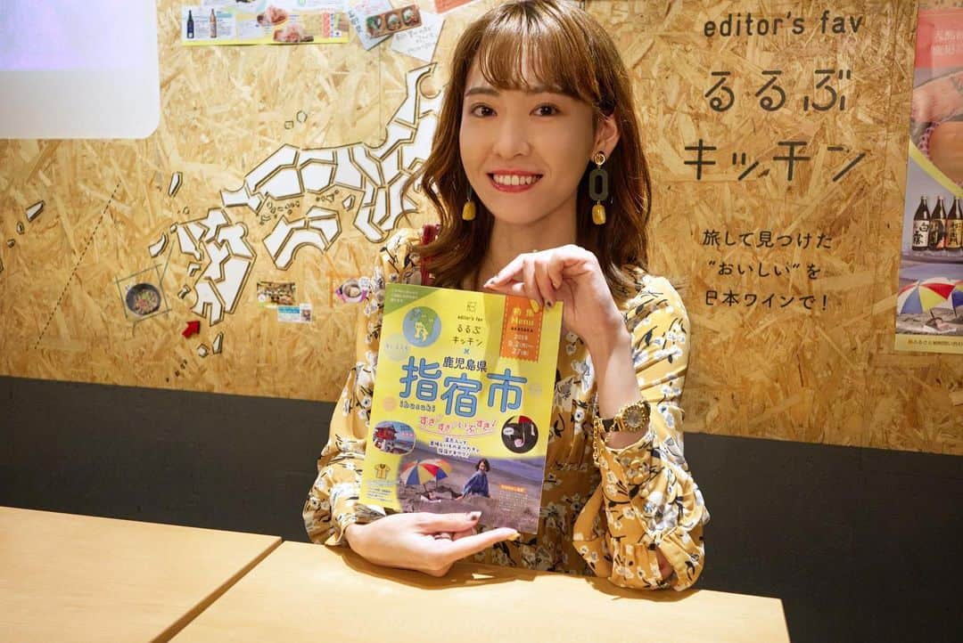 高橋晴香さんのインスタグラム写真 - (高橋晴香Instagram)「先日行った、るるぶキッチンAKASAKA💛 .  るるぶキッチンAKASAKAにて「鹿児島県指宿市」特集フェアを9月27日まで開催中との事で指宿の特産品を使った料理を頂いたよ🍽 .  鹿児島県の薩摩半島の最南端にある市で、東洋のハワイと呼ばれている指宿🌊 .  天然砂むし温泉や龍宮神社など魅力的な観光地があったり♨️ .  オクラ生産日本一で、鰹節も最上級品・本枯本節生産量日本一なんだそう‼️ .  指宿には美味しいものや見どころが沢山あるなんて💕 .  頂いたメニューがこちら❤️ . ☆かつおのたたき ☆かごしま黒豚 ☆オクラ ☆すり身 ☆紅さつま(スイートポテト) ☆指宿鰹節が主役の冷ややっこ ☆指宿鰹節が主役のおにぎり .  どれも美味しくて、特に砂むし温泉をイメージして作ったスイートポテトが砂むし温泉の砂にそっくりでインパクトあった😳 .  指宿まだ行ったことないので、今度行ってみたいな〜👩🎶 .  #指宿 #いぶすき #指宿鰹節 #指宿オクラ #るるぶキッチン赤坂 #鹿児島 #いぶスキ」9月14日 18時21分 - haruka_takahashi0127