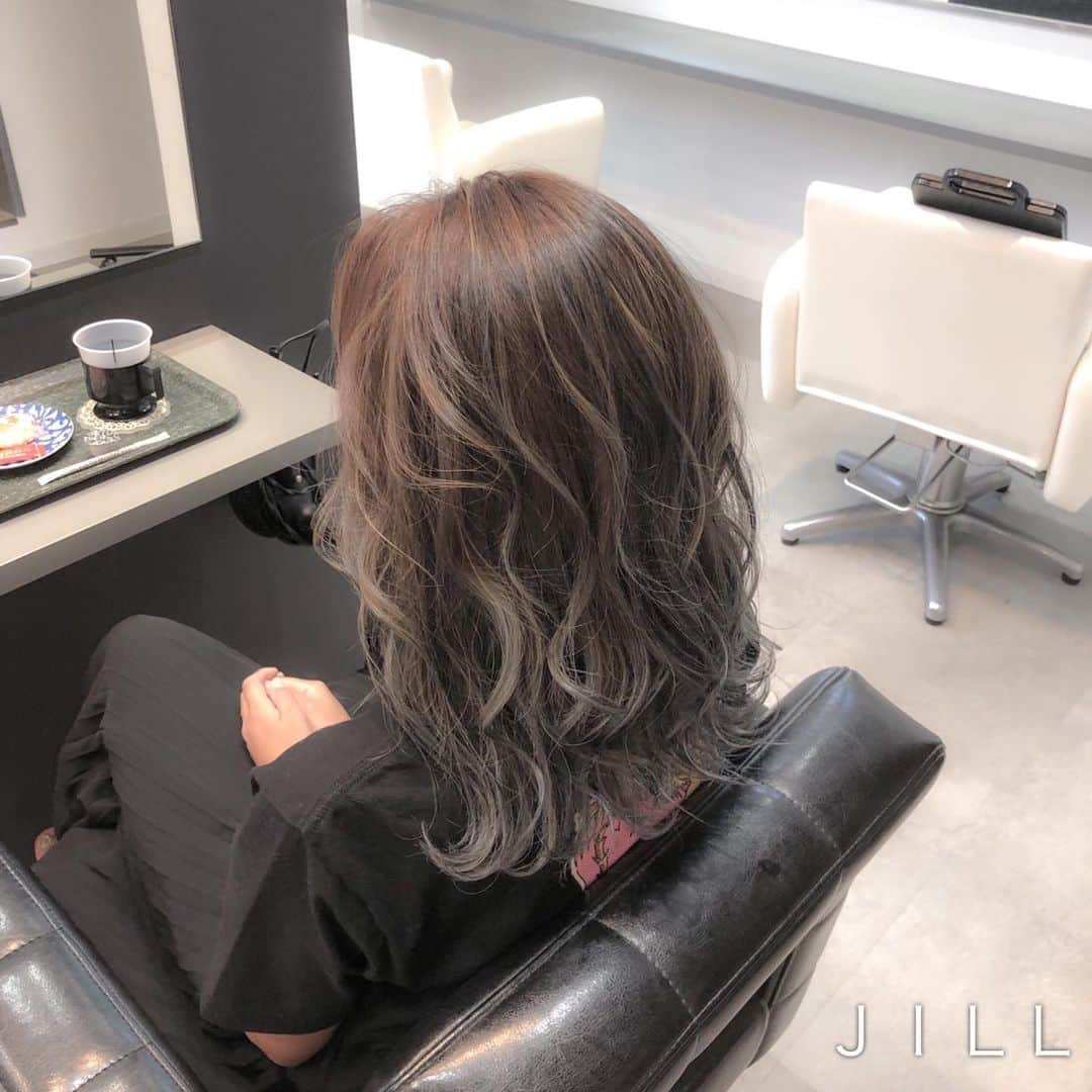 ハナフサユウスケさんのインスタグラム写真 - (ハナフサユウスケInstagram)「3Dcolor♪ ＊ ＊ ハイライトとローライト ＊ ＊ #hairarrange#アレンジ#ヘアアレンジ#ヘアセット#美容室#美容師#姫路#岡山#赤穂#赤穂市#簡単アレンジ#ヘアアレンジ動画#セルフアレンジ#インナーカラー#バレイヤージュ#サロンモデル#サロモ#撮影#ハイライト#グラデーション#外国人風カラー#グレージュ#シルバーアッシュ#グレーアッシュ#ブリーチ#ムラシャン#ハイトーン#美容学生」9月14日 18時33分 - yusuke8723