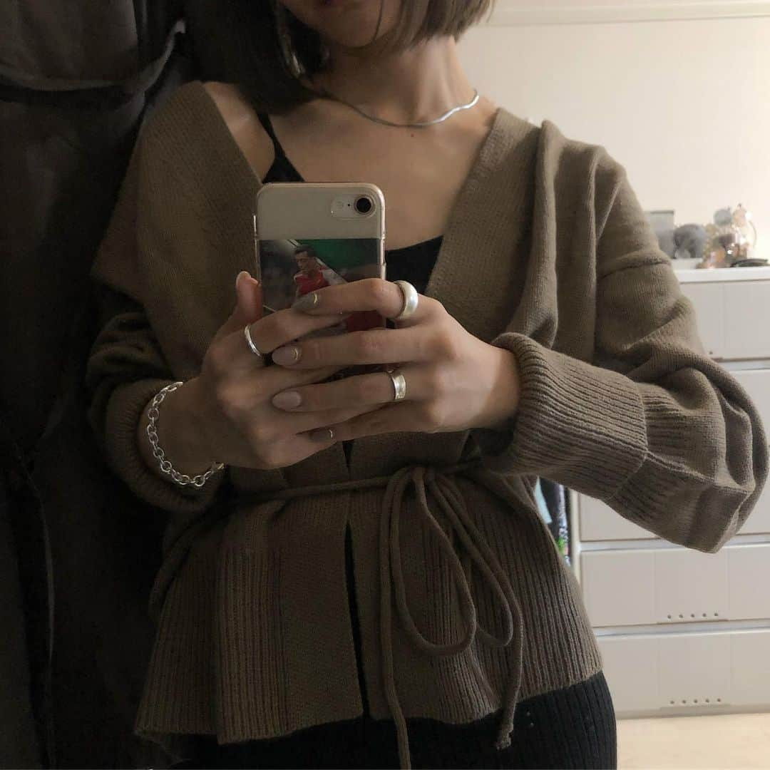 小田川エリカさんのインスタグラム写真 - (小田川エリカInstagram)「・ 秋服🍂 こういう色好きでつい集めてしまう👶🏻 きやすくて可愛い❤︎❤︎ (@fifth_store)40%クーポン出てるよ❤︎ #fifth#fifthtl#フィフス#カジュアル #カーディガン#平均身長コーデ#秋アウター #私服#ウエストマークニットカーディガン」9月14日 18時34分 - 0904.erika