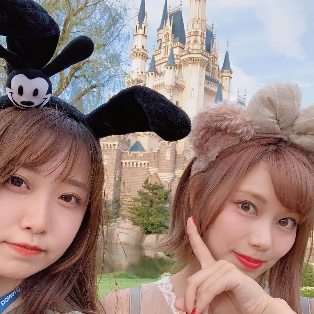 伊波まりやさんのインスタグラム写真 - (伊波まりやInstagram)「. . . やっぱりシンデレラ城で撮っちゃうよね〜！！ . . . . . . #ディズニーシー #ディズニーランド  #desneyland #desney #disneysea #ディズニー #おそろい  #fun #enjoy #halloween  #디즈니랜드 #디즈니 #디즈니씨」9月14日 18時38分 - mariya_gram