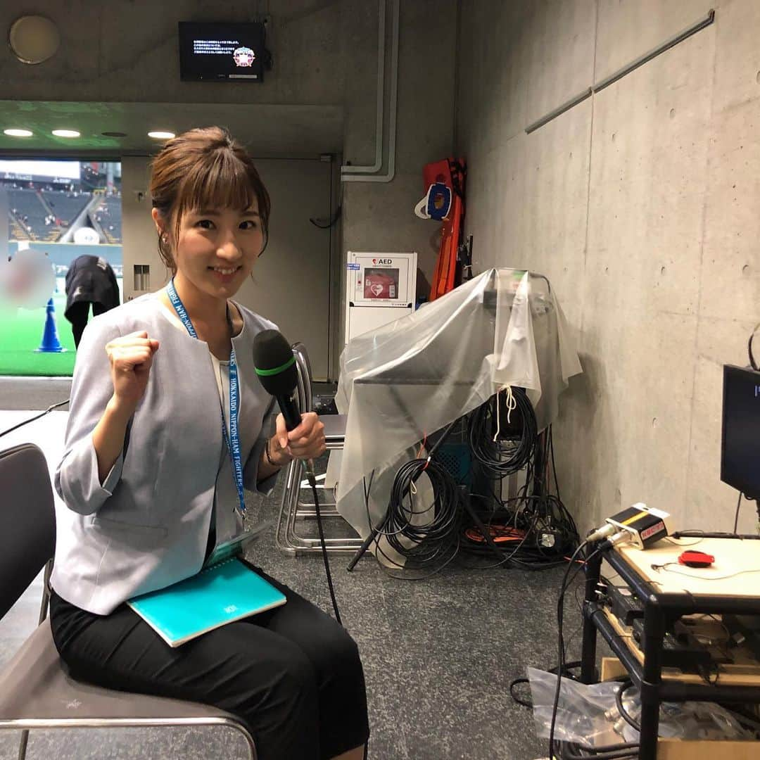 世永聖奈さんのインスタグラム写真 - (世永聖奈Instagram)「⚾️📺 . . HBC野球中継ご覧頂いたみなさん ありがとうございました！  私はきょうが今シーズン最後の ベンチサイドリポートでした。  残念ながら負けてしまいましたが レギュラーシーズン残り10試合 最後まで信じて応援し続けます。  来シーズンこそ勝利してホームで ヒーローインタビューがしたいです。 毎回届くみなさんからのメッセージ全部読んでいます。 いつもありがとうございます！ これからも一緒に戦わせてください。  #北海道日本ハムファイターズ #lovefighters #飛び出せ新時代 #驀進  #HBC #北海道放送 #HBCテレビ #HBCラジオ #bravoファイターズ #ブラボーファイターズ #解説が豪華 #岩本勉 さん #松中信彦 さん #実況 #水野よしまさ アナ #リポーター #世永聖奈  研修からお世話になりっぱなしの山内アナと 試合後に写真を撮りました！ みなさん明日からもHBCラジオ ファイターズ熱烈応援実況お聞きください！」9月14日 18時44分 - hbc_yonagasena