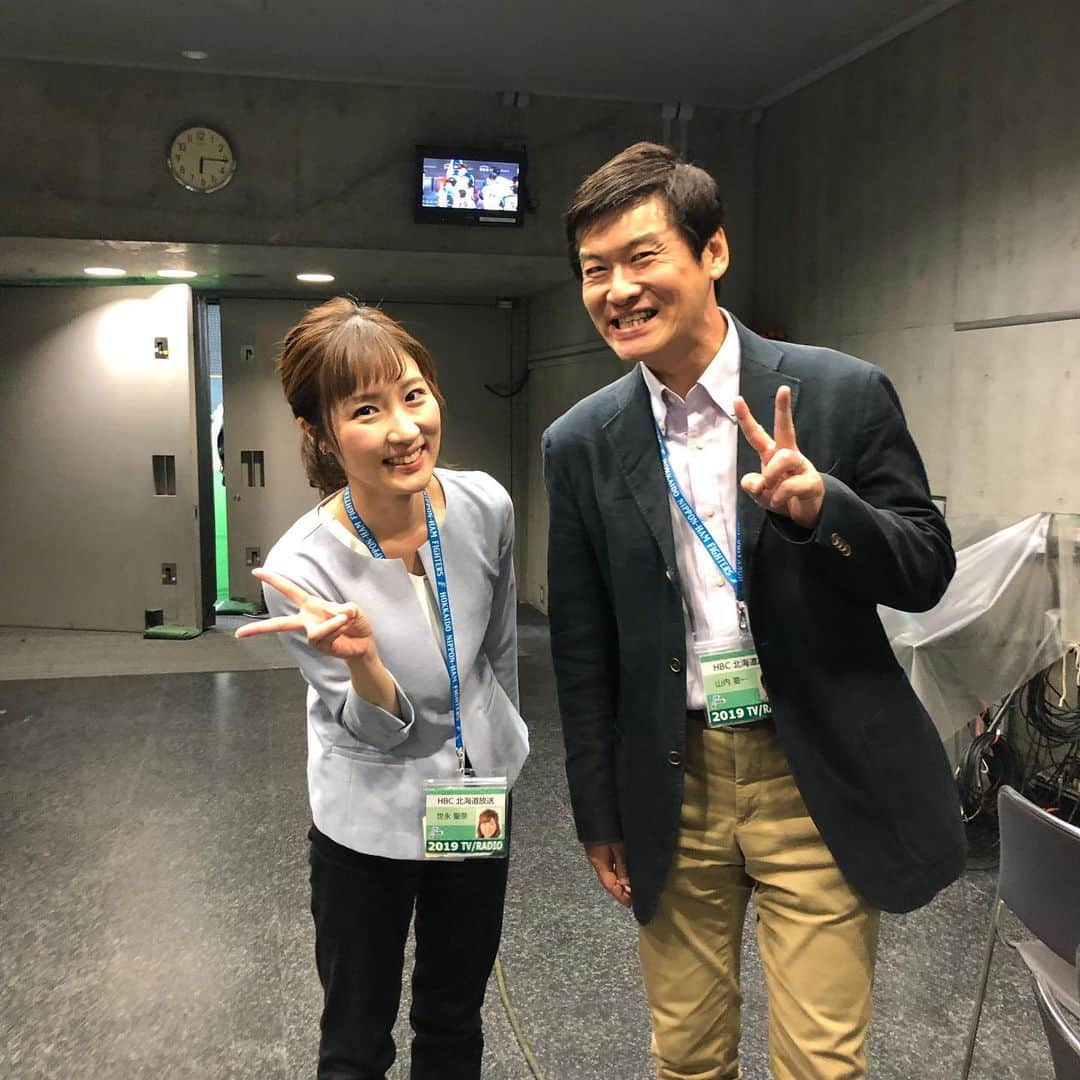 世永聖奈さんのインスタグラム写真 - (世永聖奈Instagram)「⚾️📺 . . HBC野球中継ご覧頂いたみなさん ありがとうございました！  私はきょうが今シーズン最後の ベンチサイドリポートでした。  残念ながら負けてしまいましたが レギュラーシーズン残り10試合 最後まで信じて応援し続けます。  来シーズンこそ勝利してホームで ヒーローインタビューがしたいです。 毎回届くみなさんからのメッセージ全部読んでいます。 いつもありがとうございます！ これからも一緒に戦わせてください。  #北海道日本ハムファイターズ #lovefighters #飛び出せ新時代 #驀進  #HBC #北海道放送 #HBCテレビ #HBCラジオ #bravoファイターズ #ブラボーファイターズ #解説が豪華 #岩本勉 さん #松中信彦 さん #実況 #水野よしまさ アナ #リポーター #世永聖奈  研修からお世話になりっぱなしの山内アナと 試合後に写真を撮りました！ みなさん明日からもHBCラジオ ファイターズ熱烈応援実況お聞きください！」9月14日 18時44分 - hbc_yonagasena