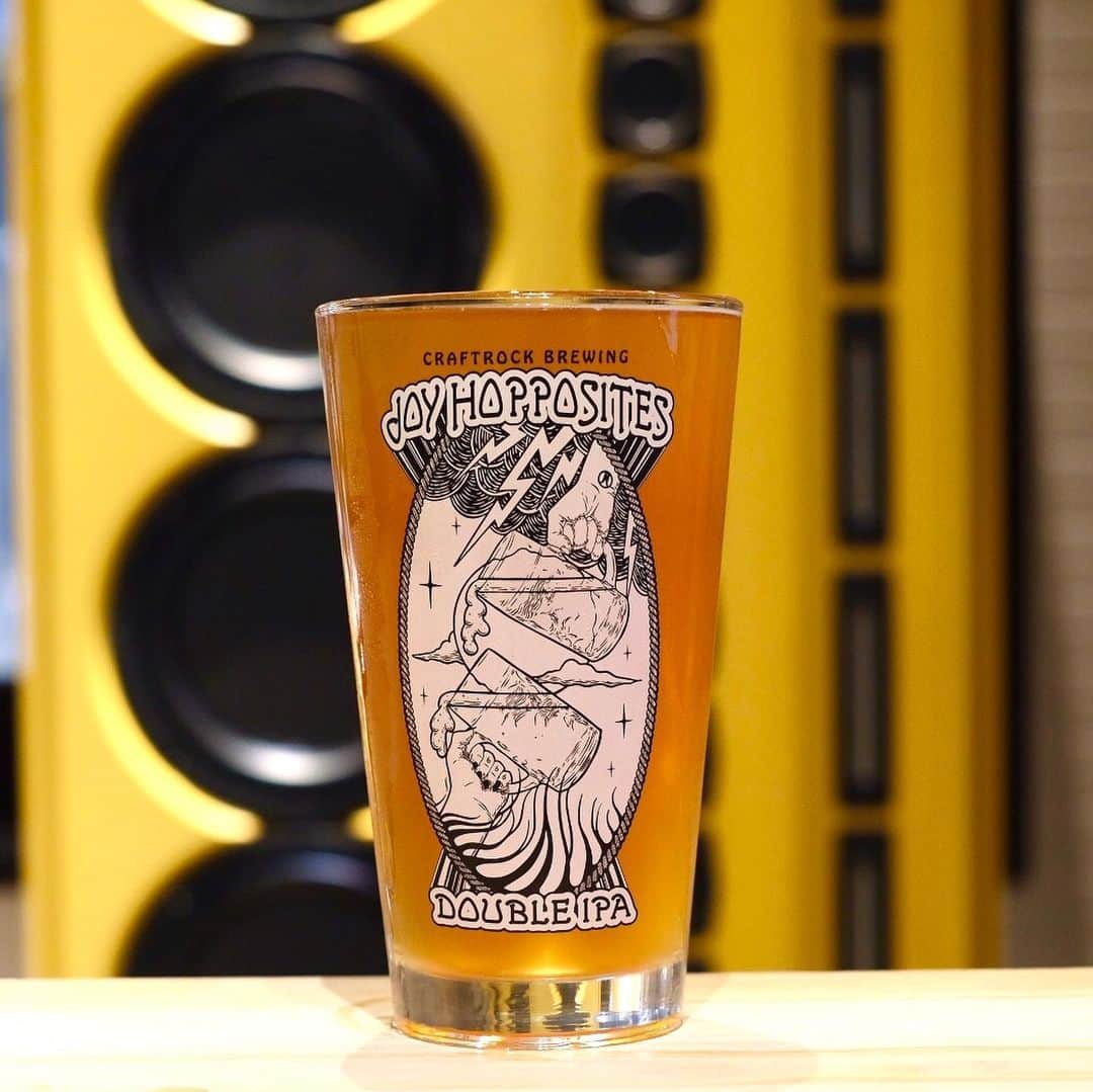 Adamのインスタグラム：「月曜日のライブから限定のコラボビール「Joy Hopposites」パイントグラス販売します！Joy Oppositesのライブ見ながらJoy HoppositesのグラスでJoy Hopposites飲むのは最高じゃない？！ #joyopposites #joyhopposites #craftrock #craftbeer #beer #ipa #dipa #sick #as #fuck」