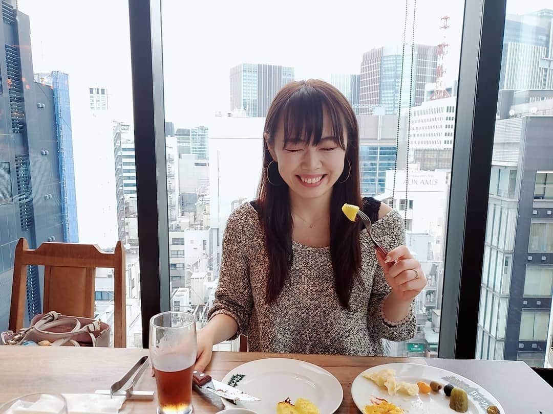 千鶴さんのインスタグラム写真 - (千鶴Instagram)「. おにく、いえーーーい！  またトレーニングの日々に戻りましたので トレーニング後は特にお肉欲してる 最近はシュラスコが再ブーム来てます(自分の中でね笑) 焼きパインが好きすぎる😍 ※シナモンかかってると食べれない←  #肉食女子  #シュラスコ #肉万歳 #焼きパイン  #焼きチーズ危険 #口の中で暴れる #トレーニング女子  #女子っていつまで #永遠の悩み #churrasco #🇧🇷」9月14日 19時00分 - chiduru9898