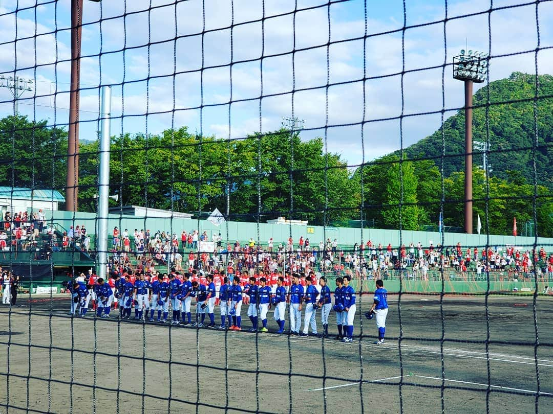 飯田嘉太さんのインスタグラム写真 - (飯田嘉太Instagram)「✴石川ミリオンスターズ✴ 独立リーグ・BCリーグの地区チャンピオンシップの 取材で長野県にある中野市営球場へ⚾  相手は前後期優勝の信濃グランセローズ💥  ③戦③勝すれば地区優勝でしたが… 結果は惜しくも初戦で勝負あり😢  チームの皆さんお疲れ様でした✨  また来季の躍進＆来月のドラフトに期待☝️ 今日はまともにツーショットを撮ってくださった勝さん☺️ #野球 #baseball #独立リーグ #BCリーグ #石川県 #石川ミリオンスターズ #信濃グランセローズ #地区チャンピオンシップ #悔しい #武田勝 監督 #日本ハムファイターズ #お疲れ様でした #また月曜日 #イイダスポーツ で #石川テレビ #アナウンサー #announcer #飯田嘉太」9月14日 19時02分 - kabuto_iida