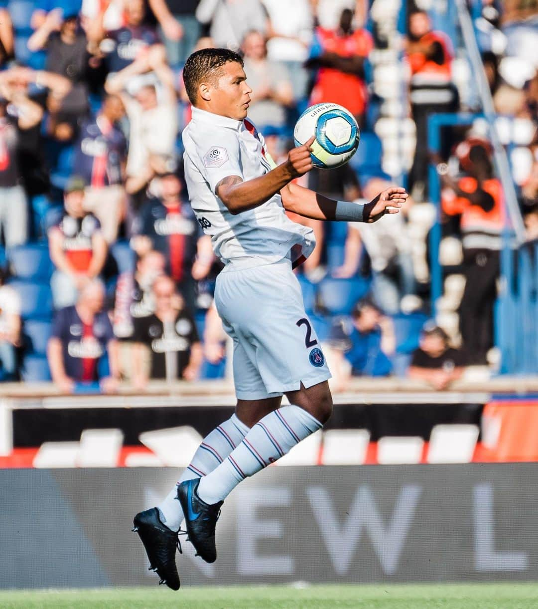 チアゴ・シルヴァさんのインスタグラム写真 - (チアゴ・シルヴァInstagram)「Feliz pelo resultado +3 pontos!! Agora mudar a chave para @championsleague. 📷 @ben_views」9月15日 4時43分 - thiagosilva