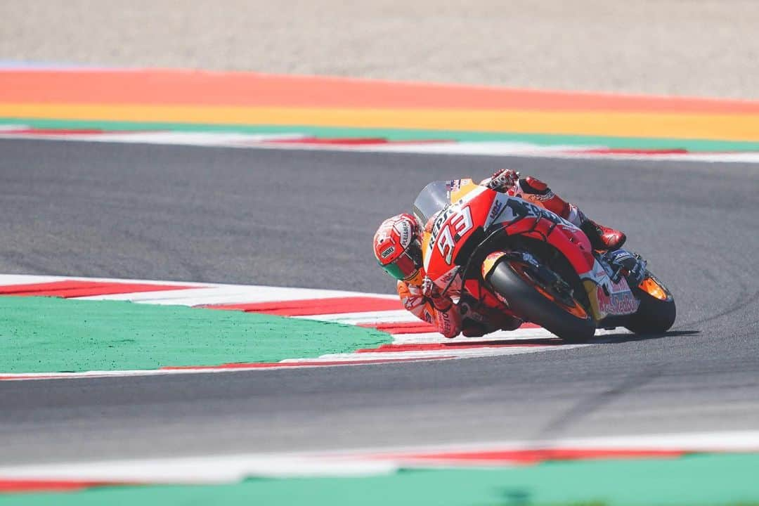 レプソル・ホンダさんのインスタグラム写真 - (レプソル・ホンダInstagram)「Rear steer. 🔥 ⠀⠀⠀⠀⠀⠀⠀⠀⠀ #SanMarinoGP #Racing #RepsolHonda #HRC #RC213V #MM93 #MarcMarquez #MM93🐜 #ThePowerOfDreams #Motorcycle #Italy #Practice #Rimini」9月15日 5時19分 - hrc_motogp