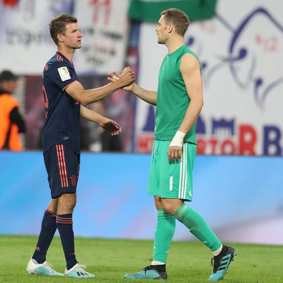 トーマス・ミュラーさんのインスタグラム写真 - (トーマス・ミュラーInstagram)「Very disappointing evening- we did a lot of good things but didn’t take the 3 points back home 🥴 @manuelneuer Nummer 1 der Welt #fcbayern #packmaswieder #dawardeutlichmehrdrin 📷 @alexanderhassenstein」9月15日 5時14分 - esmuellert