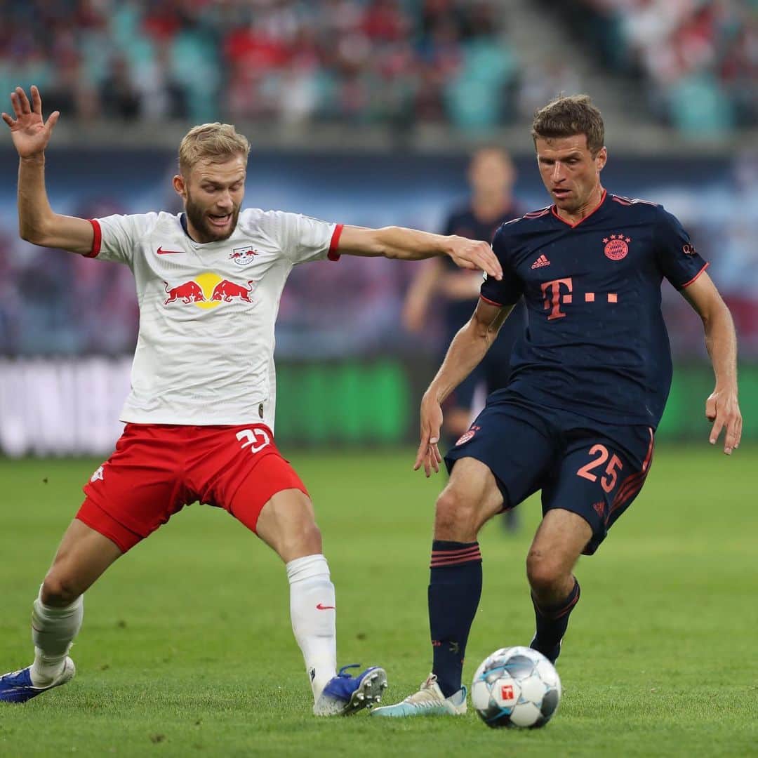 トーマス・ミュラーのインスタグラム：「Very disappointing evening- we did a lot of good things but didn’t take the 3 points back home 🥴 @manuelneuer Nummer 1 der Welt #fcbayern #packmaswieder #dawardeutlichmehrdrin 📷 @alexanderhassenstein」