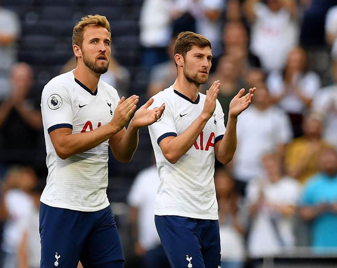 ベン・デイヴィスのインスタグラム：「Glad to get the win and great to get more minutes in my legs! #COYS」