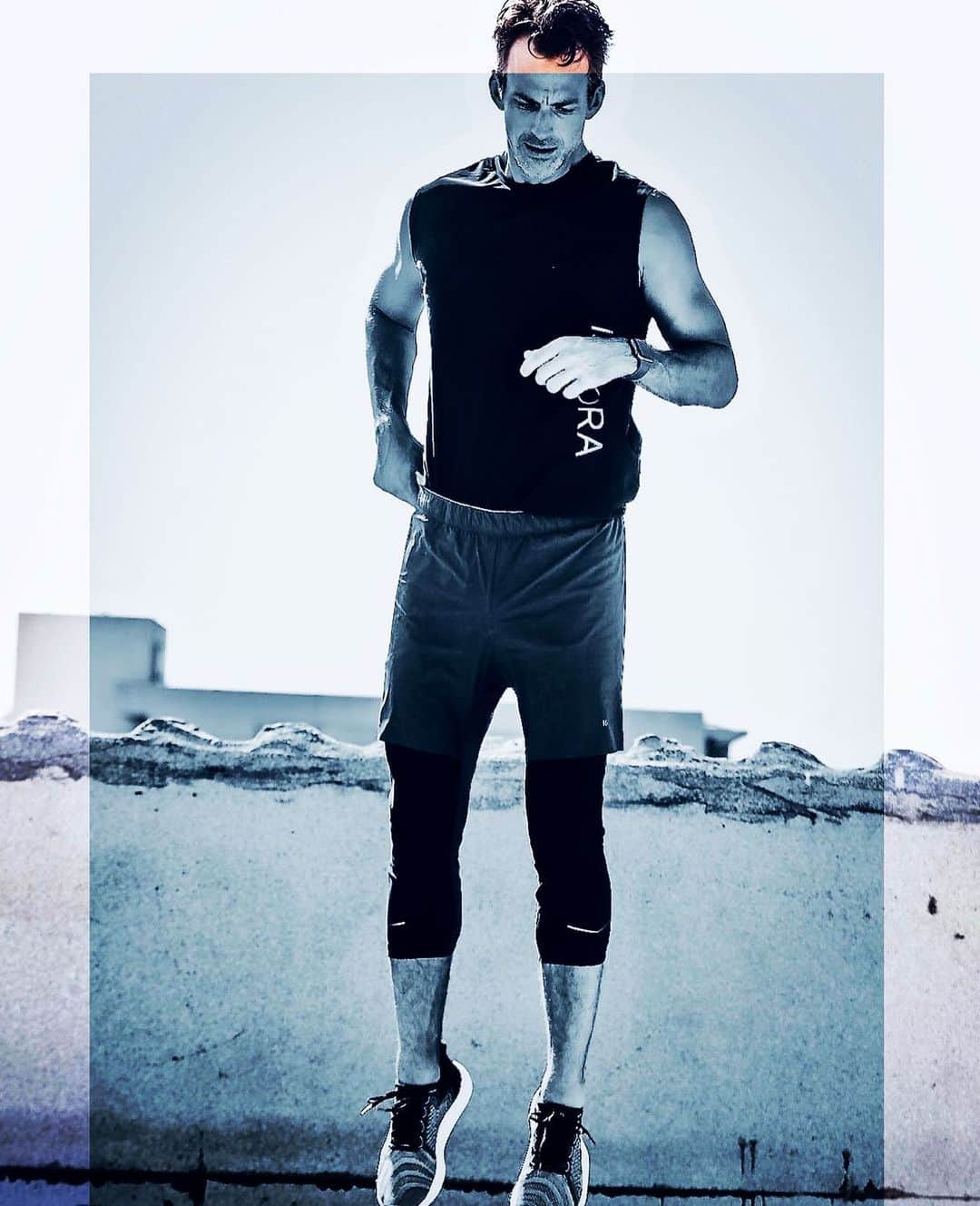 イサオラのインスタグラム：「New ISAORA goods coming in next Monday. Pic shot on a friends rooftop in LA by @wadleywadley on travel and fitness runner @ryyoung #fitness #run #performance #isaora」