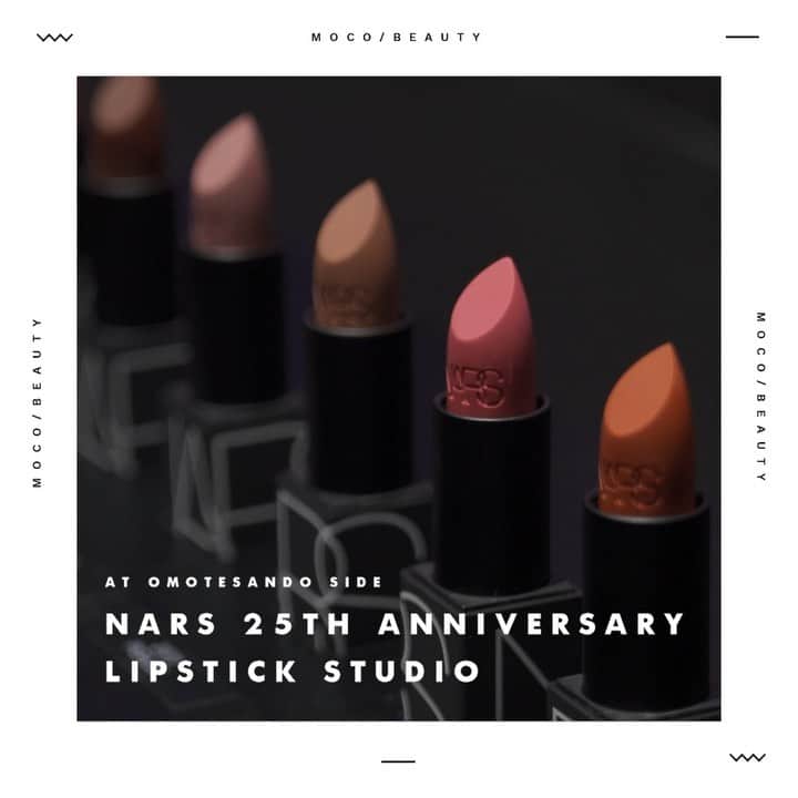 コスメ・メイク動画 MOCO BEAUTY [モコ]のインスタグラム：「＜本日9/15(日) 16時まで！＞ NARS 25th Anniversary LIPSTICK STUDIO . . ブランドの原点ともなるリップスティックのフルリニューアルを記念した . 「NARS 25th Anniversary Lipstick Studio」 を2日間限定オープン！ . 9/14(SAT)11:00 - 21:00 9/15(SUN)11:00 - 16:00 . 場所：表参道SIDE 東京都港区北青山3-6-19 表参道SIDE . . . 全国発売日に先駆けて、全72色のリップスティックをいち早くお試し、購入が可能☺︎ NARSオフィシャルサイト限定で販売する赤いパッケージのリップ12色もお試しできます！ . ブランドの創設者/クリエイティブディレクターであるフランソワ・ナーズやブランドの軌跡を展開する企画展コーナーも！ . . ＜来場者特典＞ . ①来場いただいた方、全員にNARS25周年特製ステッカーをプレゼント　(お1人様1点まで) . ②NARS公式LINEと Twitterの両方を登録した方にリップスティック12色入りサンプルをプレゼント。(お1人様1回まで。LINEとTwitterどちらかのアカウントしかお持ちでない場合は、お持ちのアカウントのみのご登録でも可能です。) . ③QRコードを読み込んで、フレームを使って写真を撮り、ご自身のSNSアカウントにハッシュタグをつけてご投稿いただくと、NARSオリジナルリップスティックステッカーをプレゼント（お1人様1点まで）。 . InstagramのストーリーズでNARSのGIFステッカーが使えます！フレームと一緒にぜひ試してみてください。 . ④NARS Lipstick Studioでリップスティック3本 (9,900円税抜)以上をご購入の方に、NARS 25THアニバーサリートートバックをプレゼント　(お1人様1点まで) . . . ＜製品情報＞ 新製品「NARS リップスティック」　 全1アイテム60種（本体 各3,300円+税） 2019年9月20日（金）新発売 ※9⽉13⽇（⾦） NARS Cosmetics オフィシャルサイト先⾏発売 . . 新製品「NARS リップスティック」　 全1アイテム12種（本体 各3,300円+税） 2019年9月13日（金） NARS Cosmetics オフィシャルサイト限定発売 ※9月13日（金）より、ルミネ町田店・ルミネ立川店 NARSカウンターで数量限定で取扱が決定！  シアー、サテン、マットの3 質感と、パッションフルーツシードオイルやモリンガシードオイルを配合し、より滑らかに発色が高まり、それぞれの絶妙な色合いはひと塗りで唇に洗練された印象を与えます。 1994年に発売した 12 色は、赤いパッケージで登場。当時より色褪せることなく支持され続けたブランドのオリジナルシェードはフランソワ・ナーズのクラシカルと大胆さが融合した美的感覚が生んだ賜物です。また黒いパッケージの 60 色は、このリップコレクションのコピー「 No Rules. Just Lips. 」というように、数多くある色から自分の色を選ぶ面白さ、唇につける楽しさなど、リップメーキャップをただ純粋に楽しんで欲しいというフランソワ・ナーズの想いが込められております。  ハッシュタグ：#norulesjustlips  #ナーズ25 ブランドアカウント：@NARSissist  videographer / @moco_asuka . . . . . — #NARS #NARS #NARSissist #NARSリップ #NARScosmetics #nars25 #narslipstick #nars25party  #makeupmovie #makeupvideo #動画 #メイクアップ動画 #メイク動画 #コスメ好きさんと繋がりたい #化粧品 #コスメ大好き #今日のメイク #デパコス #メイク好きさんと繋がりたい #コスメマニア #コスメ好きな人と繋がりたい #コスメオタク #コスメ部 #リップ #口紅　#lipstick #popupstore #ポップアップストア #FNO」