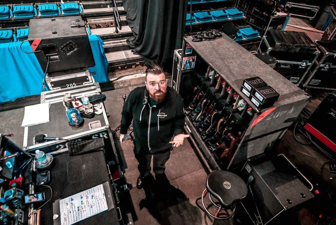 Shinedownさんのインスタグラム写真 - (ShinedownInstagram)「Shoutout to our incredible team behind the scenes!!! Couldn’t do what we do without our crew... It takes a village and this represents half of the badass men and women who are the heart of this machine working on both sides of the curtain🤘Just three days till we’re all back at it... . . 📷 @sanjayparikhphoto  #SDshoutout #shoutoutsaturday #attnattnworldtour」9月15日 5時50分 - shinedown