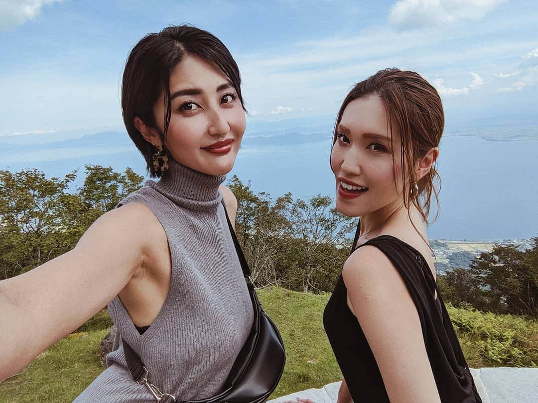 Lisaのインスタグラム：「. ジップラインやってきました😍 . びわ湖バレイは2時間コースで 7 つのジップラインを回ります✨ . めちゃいい運動になった😍💕 動画はただただうるさい私達。笑 . とりあえず私達のインストラクターの のんちゃんが可愛すぎて可愛すぎて ただただ得した気分でした。💕笑 #びわ湖バレイ#びわ湖バレイテラス#ジップライン#のんちゃんかわすぎる#おじさん心全開#面白い男子のせいで副隊長に任命される#僕より背の高い女性がいます#一生忘れない言葉です#笑#秋がきた」