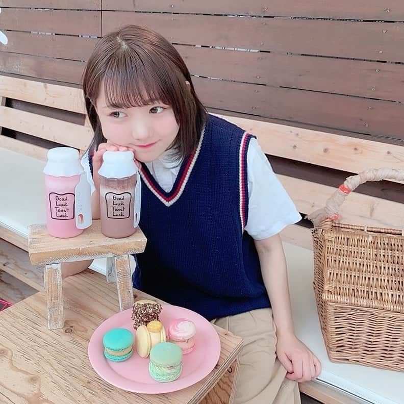 みさねさんのインスタグラム写真 - (みさねInstagram)「おにゅーーーのニットベスト✌🏻 ぬふでかった！どう！！！ ㅤ この前行った原宿のカフェ可愛すぎた〜🥺💕 ㅤ @toastluck.jp ！！！！！！！ ㅤ めっちゃ可愛いのにめっちゃ美味しいのはやばい通う😵😵😵💕💕💕💕💕 ㅤ トーストも美味しそうだった。。 ㅤ そしてインナーグレーにした✌🏻✌🏻✌🏻✌🏻✌🏻 ㅤ @byalansmithee_takanashi さんにやってもらった緑っぽいグレーにしてもらったどう〜🥑 ㅤ #toastluck #トゥンカロン #マカロン #原宿カフェ #カフェ巡り #ニットベスト #ベージュコーデ #シャツコーデ #古着 #古着女子 #フルジョ #インナーカラー」9月14日 21時00分 - misane1209