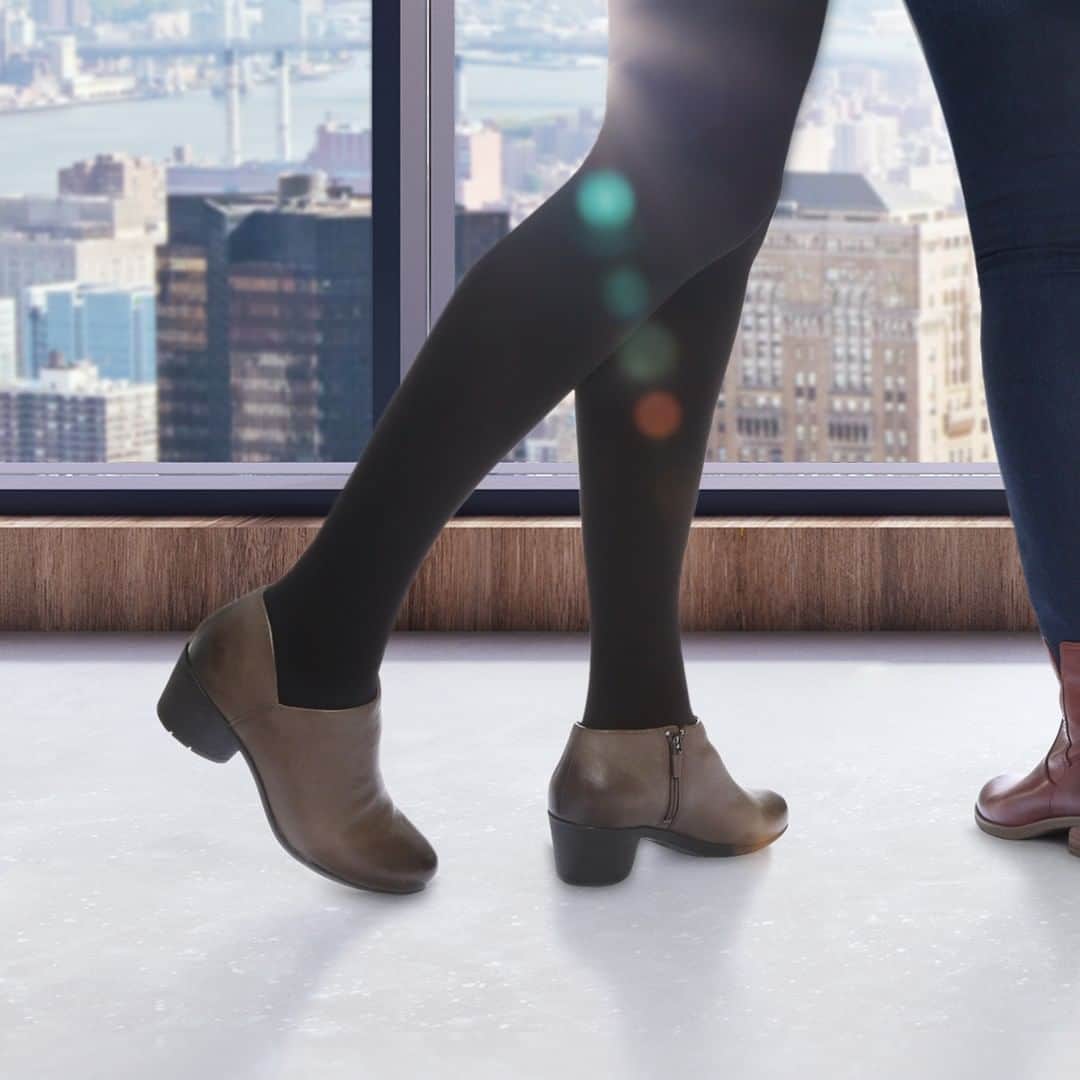 のインスタグラム：「Who’s ready for fall fashion? . . . #dansko #instalove #boots #booties #shoes #danskos #justyourfavorites #instagood #danskostyle #comfort #newshoes」