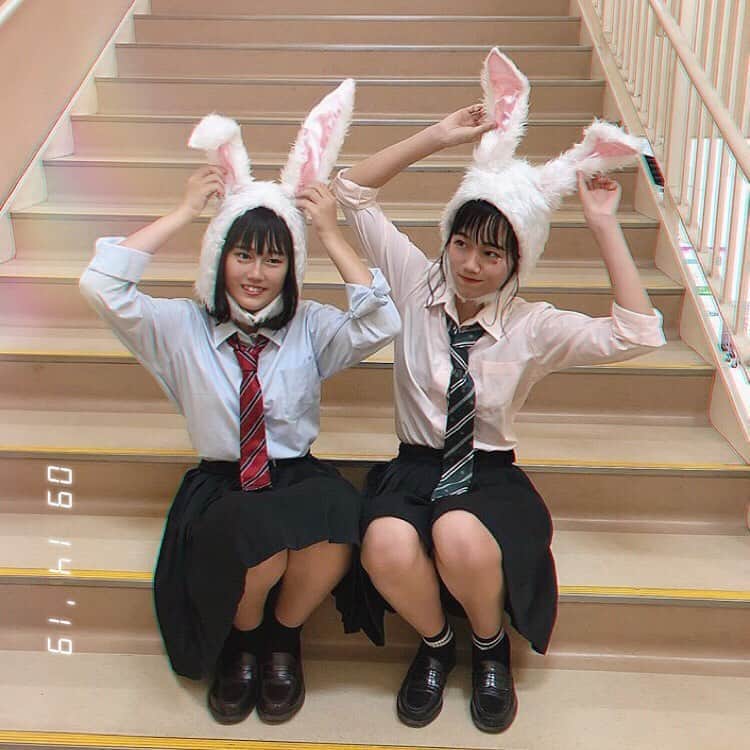 のインスタグラム：「#photooftheday ﻿  青春の1ページ🐇❤︎ ﻿ #snowcam #snowアプリ #instagood #l4l #instalove #フィルター #青春フォトグラフ #コーデ記録  #今日のコーデ #インスタ加工 #今日の記録 #映え #お洒落さんと繋がりたい #双子コーデ #ootdfashion #ootd #jkブランド #文化祭コーデ #うさぎのかぶりもの #フィルム #スノー #文化祭」