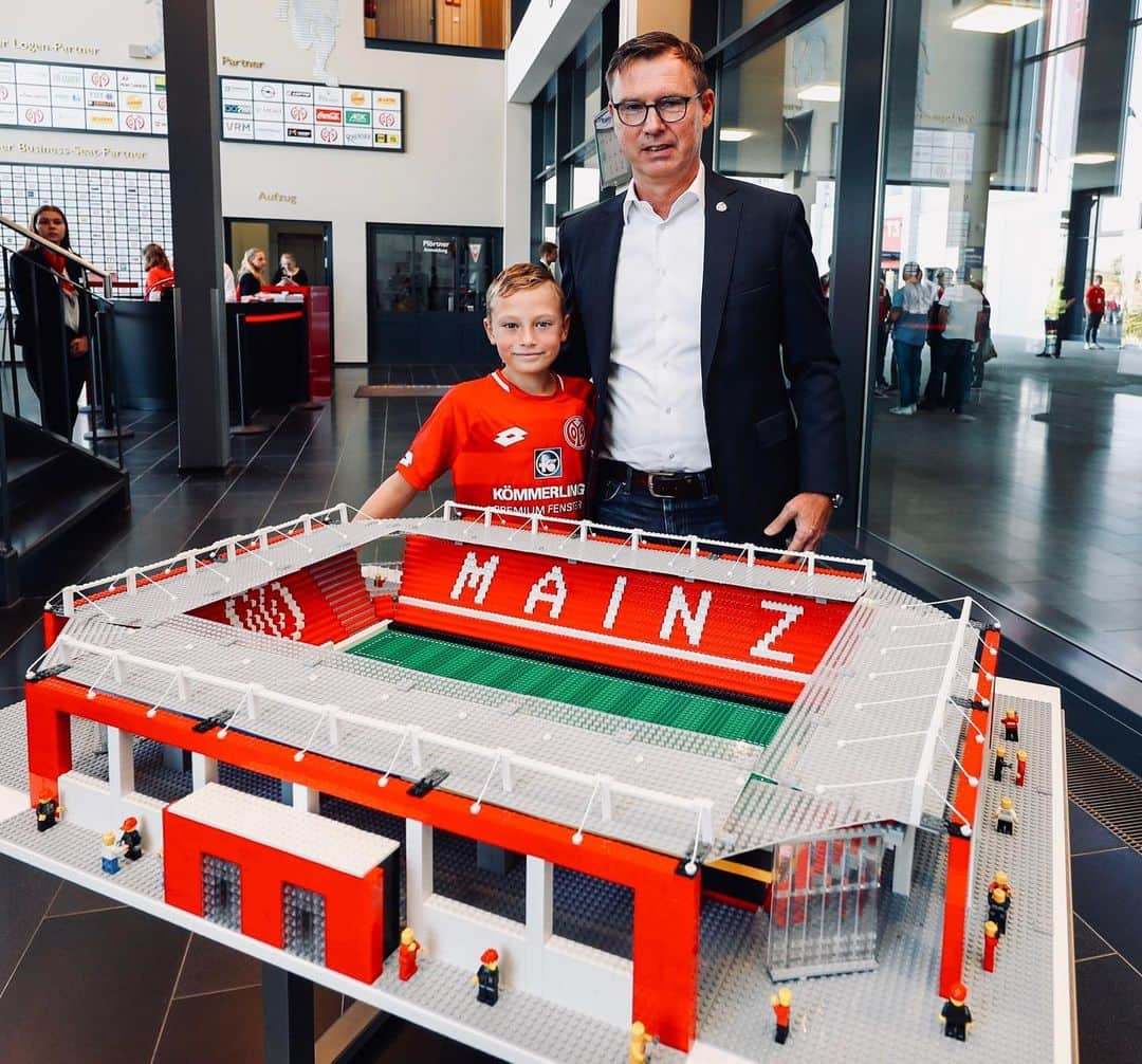 1.FSVマインツ05さんのインスタグラム写真 - (1.FSVマインツ05Instagram)「🔝 Welcome home, OPEL 🏟! Vielen Dank an den Meisterbauer Joe Bryant. 🙏 . #mainz #mainz05 #m05 #bundesliga #spieltag #lego #legofriends #legos #awaydayjoe」9月14日 21時09分 - 1fsvmainz05