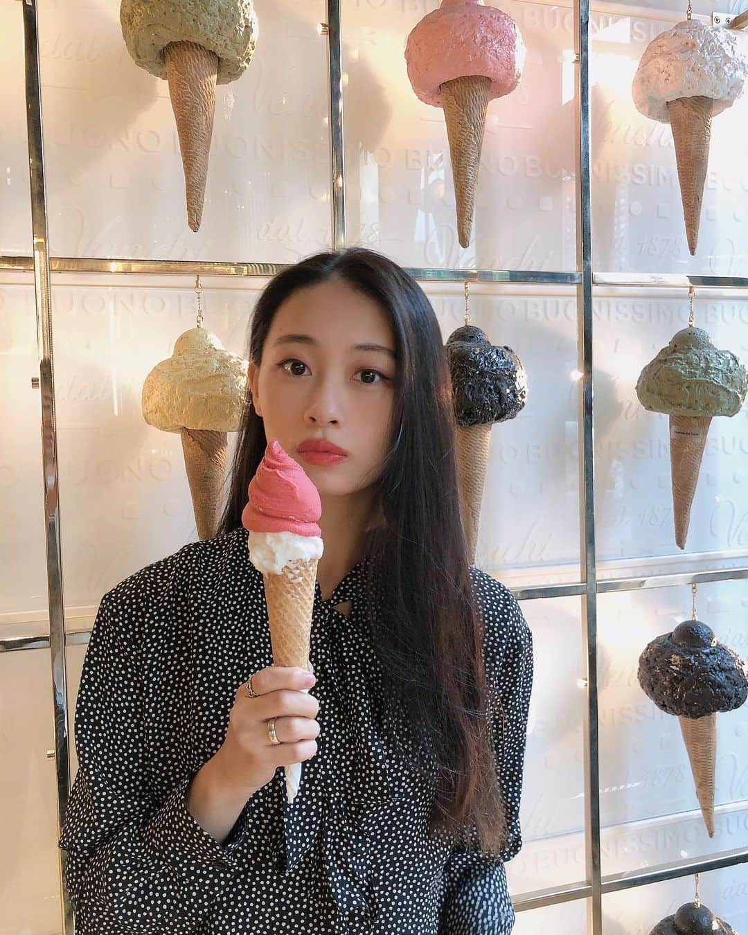 山木コハルさんのインスタグラム写真 - (山木コハルInstagram)「めちゃ美味しいアイス🍨  日本に帰ってきたよ  #ny #ニューヨーク #アイス #アイスクリーム」9月14日 21時01分 - yayamakoharyu