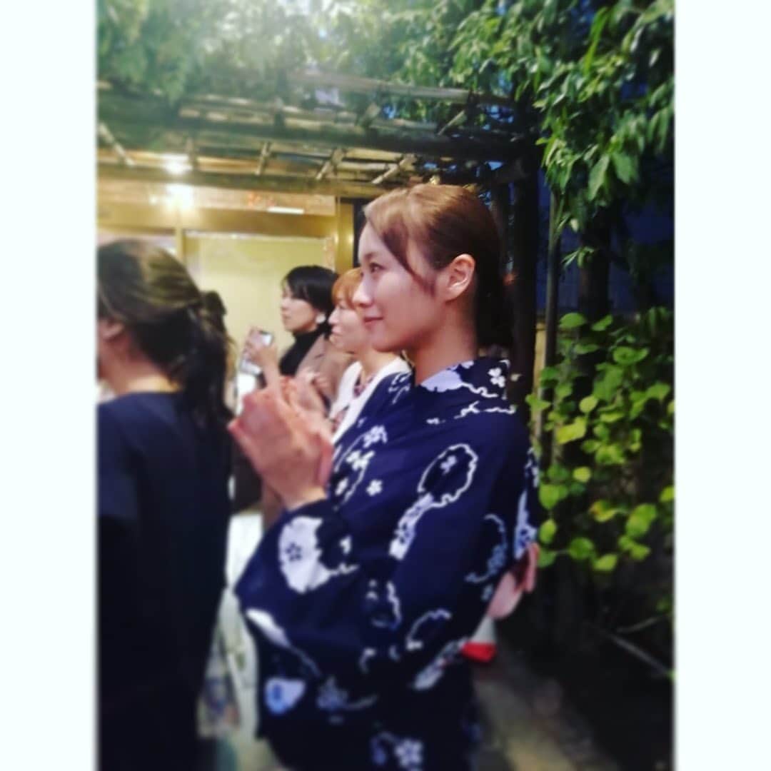 真下玲奈さんのインスタグラム写真 - (真下玲奈Instagram)「日本舞踊のお稽古でした〜 . 先生から帰りに かりんとう頂いて 糖分で無事帰宅😋 . これから配信でっせ！ 【21:30〜60分】 【23:15〜60分】 【0:30〜60分】 showroom遊びにきてね！！ . . #真下玲奈 #showroom #毎日配信 #配信中 #毎日更新 #浴衣女子 #ゆかた #日本舞踊のお稽古 #お稽古帰り #日本舞踊 #yukata #japanesegirl #japanesetoraditionaldance #yukatagirl #tokyo」9月14日 21時27分 - r.mashitaaa.221