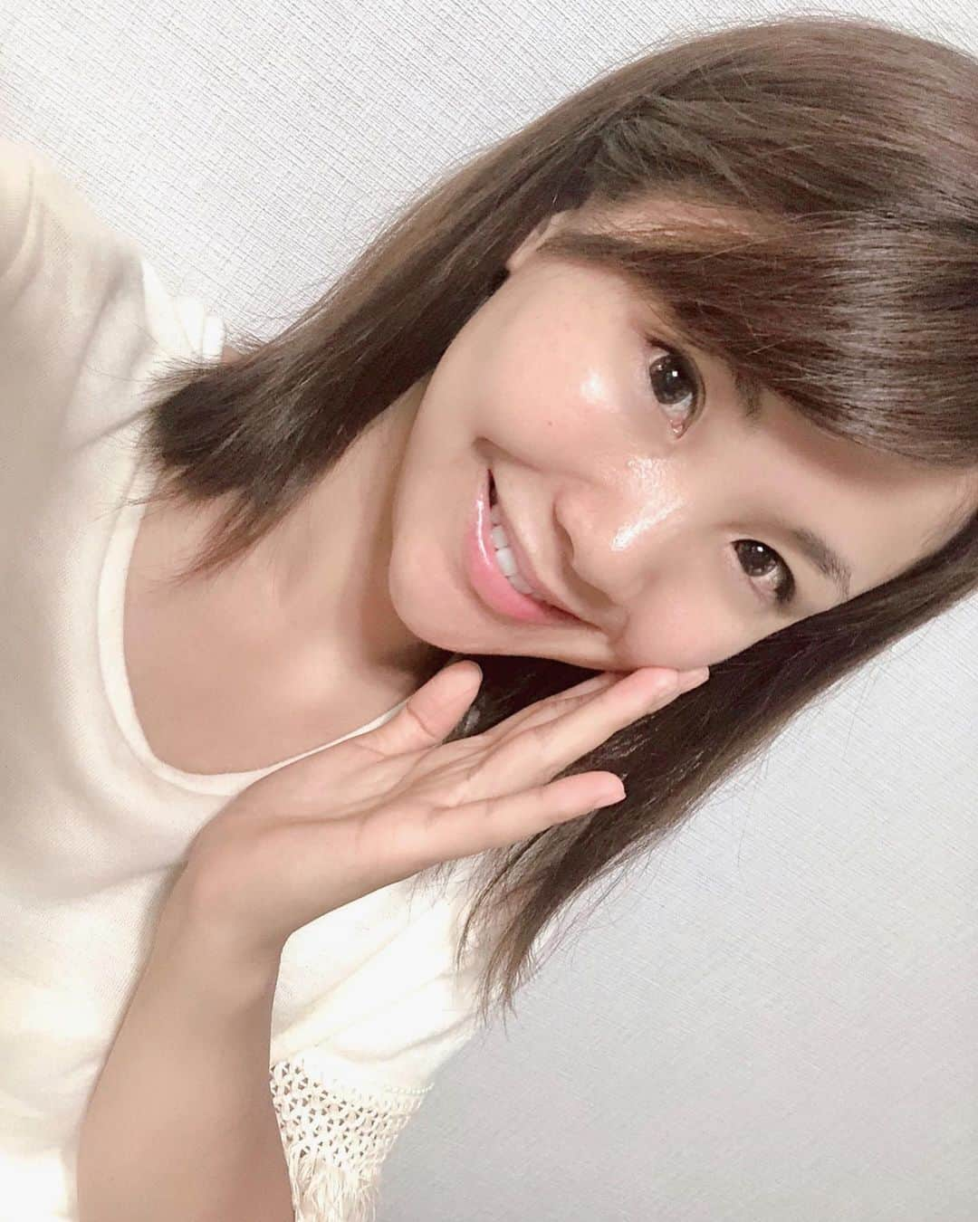 長谷川真美さんのインスタグラム写真 - (長谷川真美Instagram)「😊💕 ・  だんだん気になってきた乾燥小じわ😱  高保湿のエイジングケアマスクでケア！！！ ・  #なめらか本舗 @nameraka_honpo の エイジングケアシリーズ✨  サナ　なめらか本舗　リンクルジェル乳液マスク💗☺️ ・  保湿成分のピュアレチノールが新配合されている なめらかなジェル乳液がすごい気持ちいい✨  #プチプラコスメ なのがさらに嬉しい🙌❤️ ・  常盤薬品工業様のプロモーションに参加中  #ベストコスメ #豆乳イソフラボン #PR」9月14日 21時27分 - maami.hase