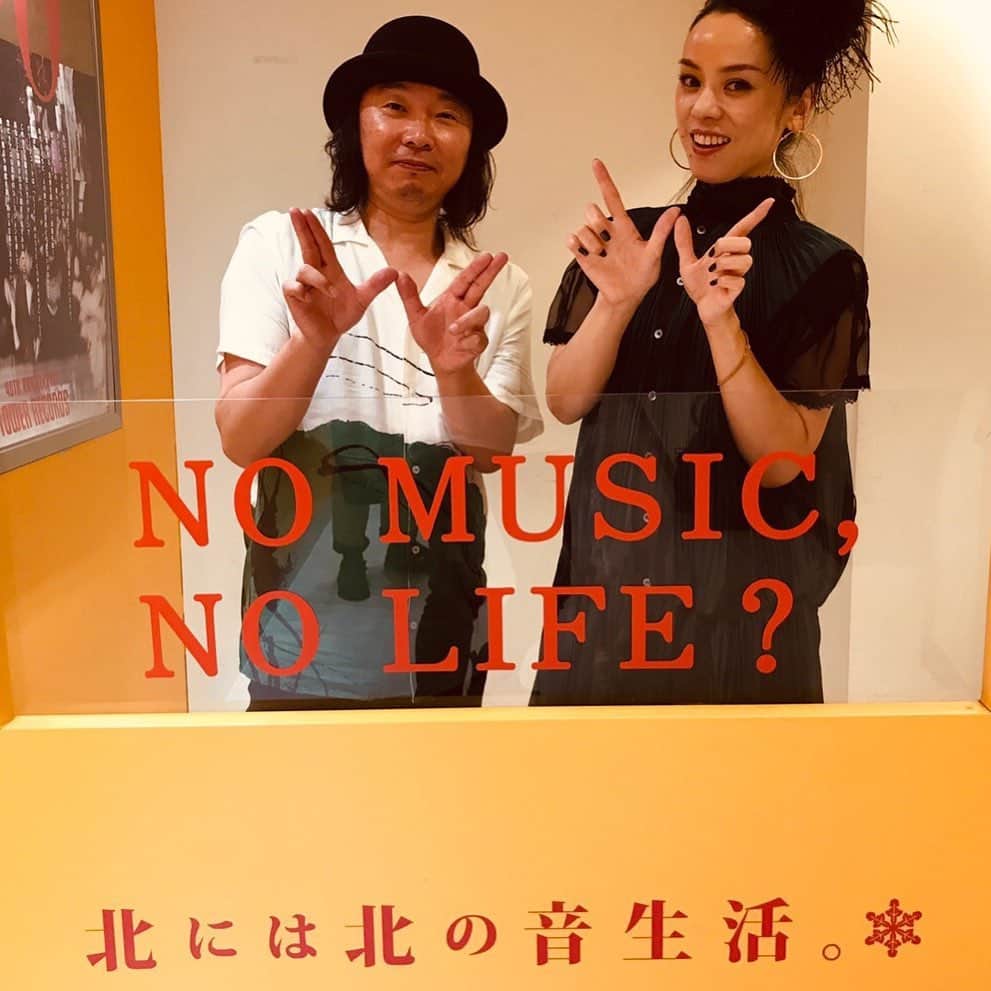 azumiのインスタグラム：「急にもかかわらず本日タワーレコード札幌ピヴォ店にお越しくださった皆さまありがとうございました！故郷の札幌でこんなに待っていてくださる方がいたなんて驚きました…。また帰ってきます！明日は函館です！ #wyolica #ワイヨリカ」
