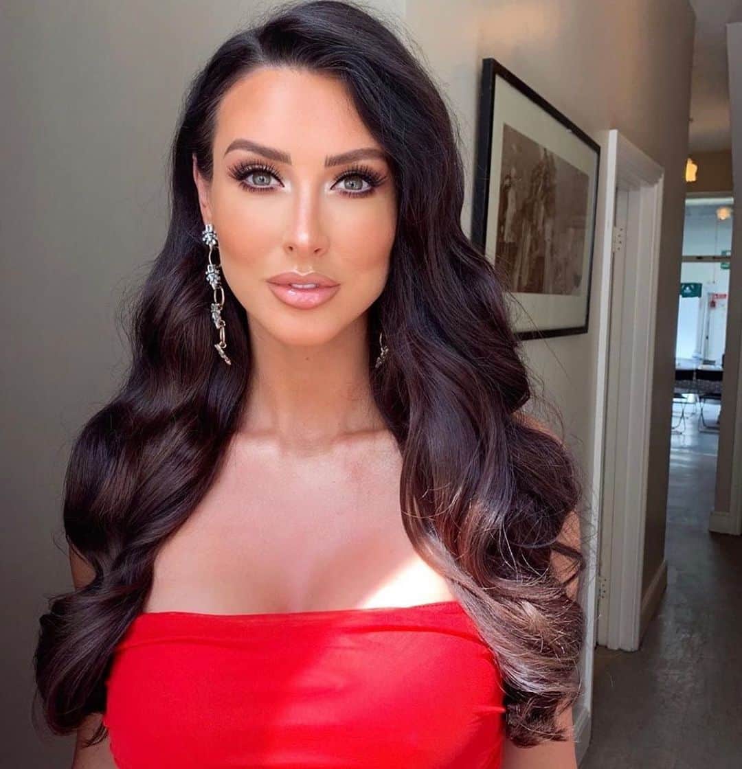 のインスタグラム：「Mama ❤️ Glam @iamjamesjohnson and @lauralouisemua ❤️ The Best In The Biz ❤️」