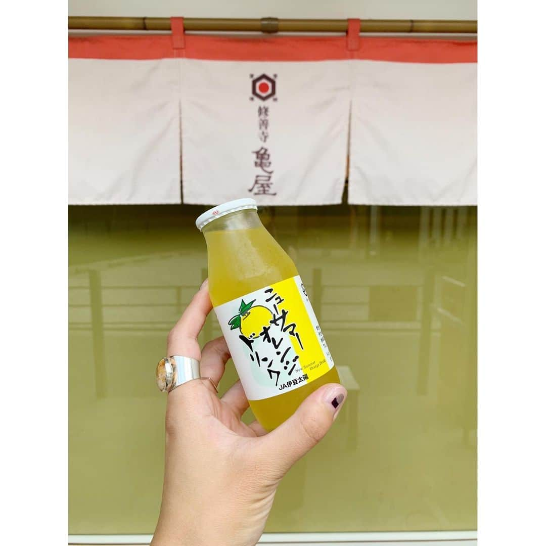 川島幸恵さんのインスタグラム写真 - (川島幸恵Instagram)「🍊🍊🍊﻿ ﻿ さっぱりしてて美味しかったな🤤﻿ お土産にも買ったやつ🤲﻿ ﻿ #ニューサマーオレンジ﻿ #ニューサマーオレンジドリンク﻿ #JA伊豆太陽 #伊豆土産 #静岡 #🍊」9月14日 21時28分 - sachie118