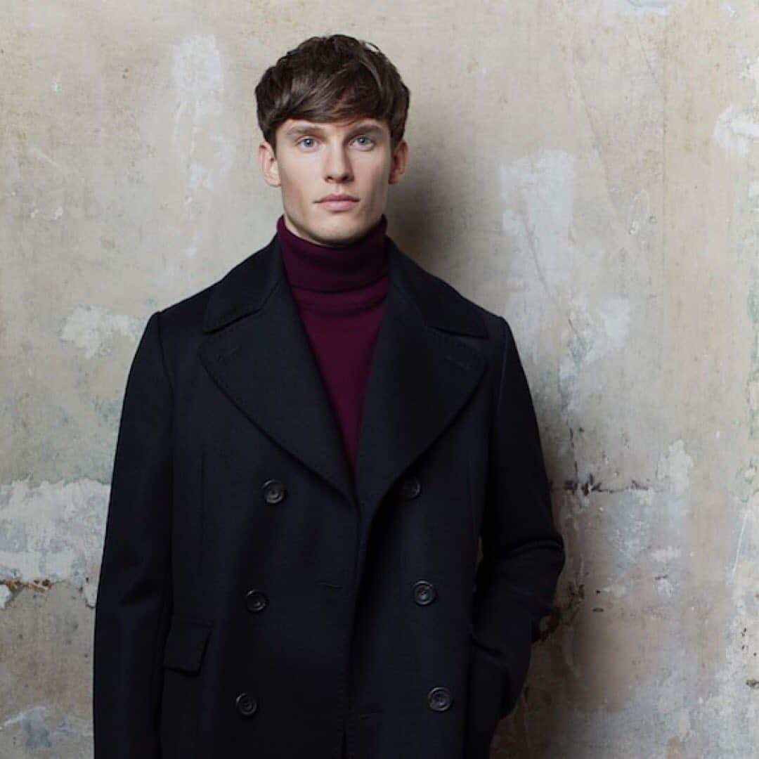 チェスターバリーのインスタグラム：「We weren’t exaggerating when we said the double-breasted look was making a big return – this time in the form of the Cavalry Twill Bridge Coat. Made using a superior quality cavalry twill from the superlative Somerset Mill Fox Brothers, this nautical coat features wide lapels, flap pockets and a six button double breasted frontage that crafts a super cool silhouette when "popped". Whether it goes over a suit or a cable knit sweater, this coat is a truly versatile piece that you’ll struggle to take off. . Discover the AW19 collection online or visit our flagship store on Savile Row. . . .  #AW19 #AutumnWinter19 #Autumn #Winter #NewIn #New #ShopTheLook #CBstyle #TailoredToFit #SavileRow #MenWithStyle#Fashion #MensStyle #Style #ChesterBarrie #Tailoring #Menswear #Jacket #MensFashion #BritishFashion #MensLifestyle #London #NewCollection #Flannel #Cloths #Tweed #Fabric #British #Italian」