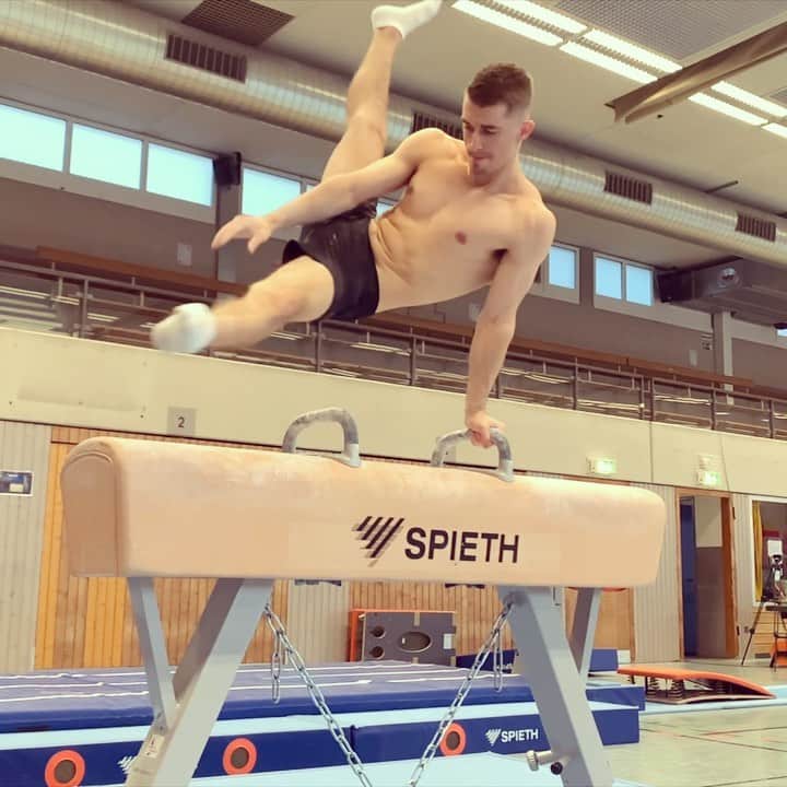 マックス・ウィットロックのインスタグラム：「• #GYMVID • in 🇩🇪」