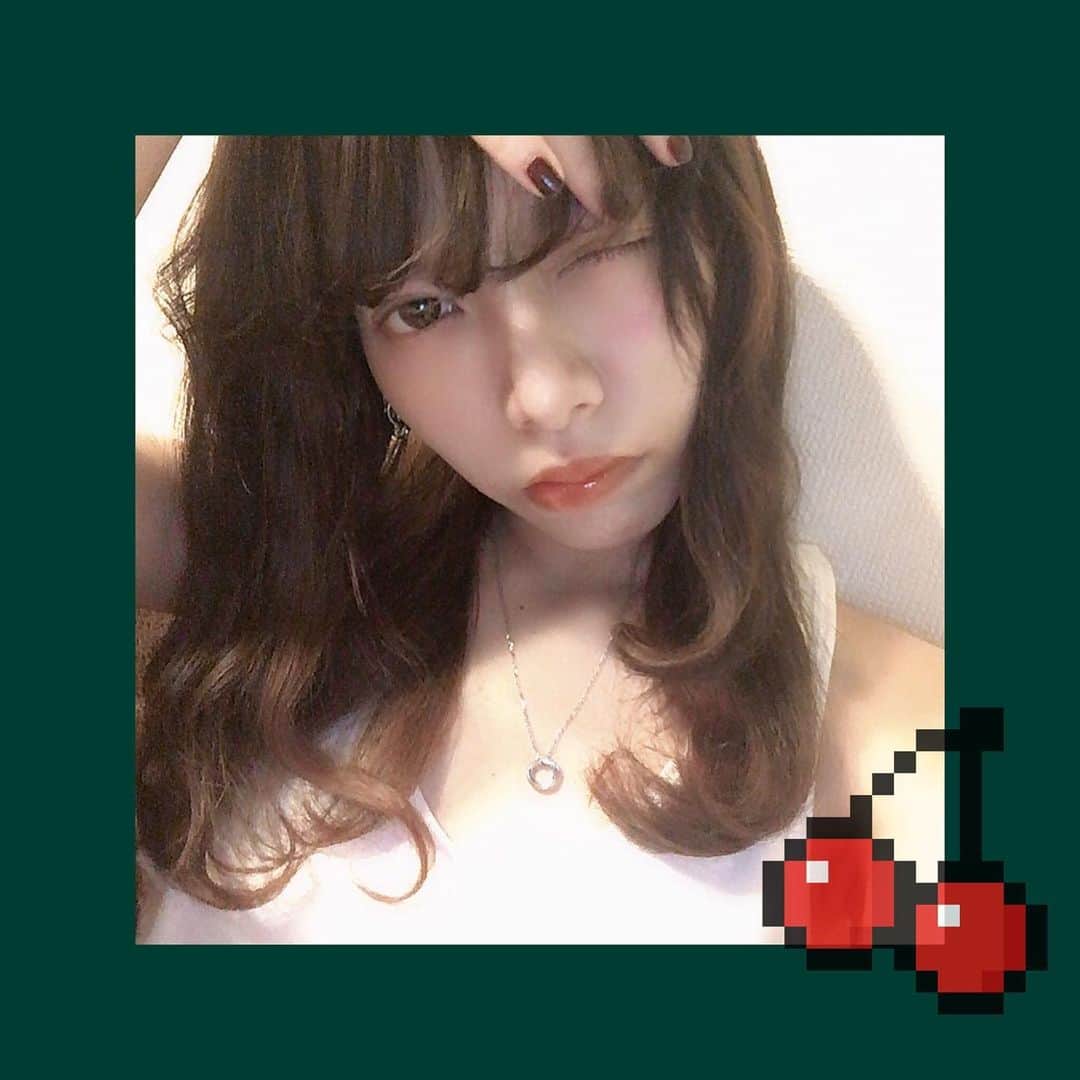 のインスタグラム：「#selfie . せるか。最近 get した ハワイアンジュエリー 🌞 . 金属アレルギーがある私でも、最も金属アレルギーを起こしにくいと言われている「ステンレス316L」で出来てるから安心してつかえる 🌚🌚🌚👏🏿 . メイクはダイソーの #WHYNOT クリームアイシャドウとグロスのみ。 カラーは #テラコッタ 優秀。 チークにもリップにもつこた。 . @gc_online #ビジュード #ハワイアンジュエリー #今日のメイク #ダイソー #新作コスメ #whynotspinns  #ダイソーコスメ #ダイソー新商品 #PR . 気になる方は 📌 ハワジュ ビジュードで検索してね ☺︎」