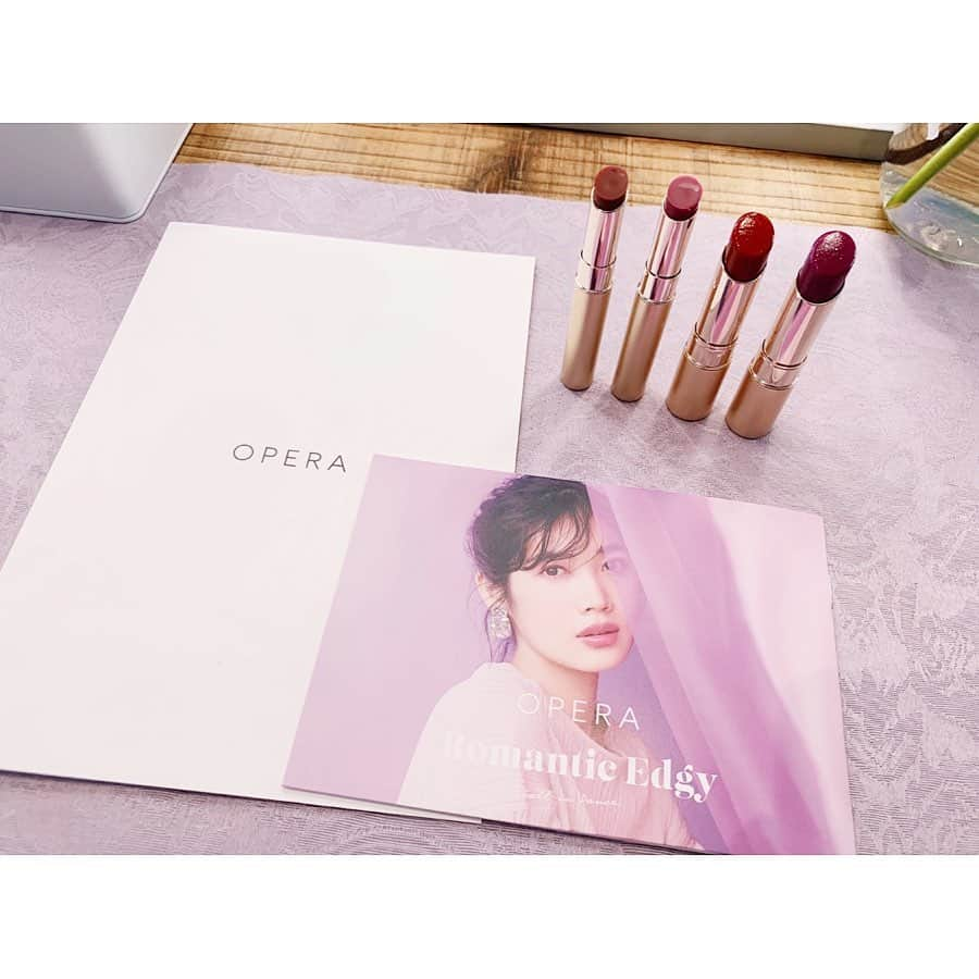 梶恵理子さんのインスタグラム写真 - (梶恵理子Instagram)「今日はOPERA(@opera_cosmetics )新作リップ💄の シークレットイベントに行ってきたよ〜🥰💖 . オペラから発売される限定4色 リップティントとシアータイプです✨ 私はリップティントの103番 透け感のある深みレンガ色レッドがお気に入り🥺❣️ . オペラ／リップティントN 103 ¥1,500(税抜) . オペラのリップは💋 色持ちもいいし、荒れないし しっとりしているのにべた付きがなく リップクリームのような感覚で付けれるところが すごく好き😆💖 . . . #オペラリップティント#透ける秋色のくちびる#かじえりイチオシ#秋コスメ#限定コスメ#秋リップ#operacosmetics#PR#opera_secretparty」9月14日 21時46分 - kajierimakeup