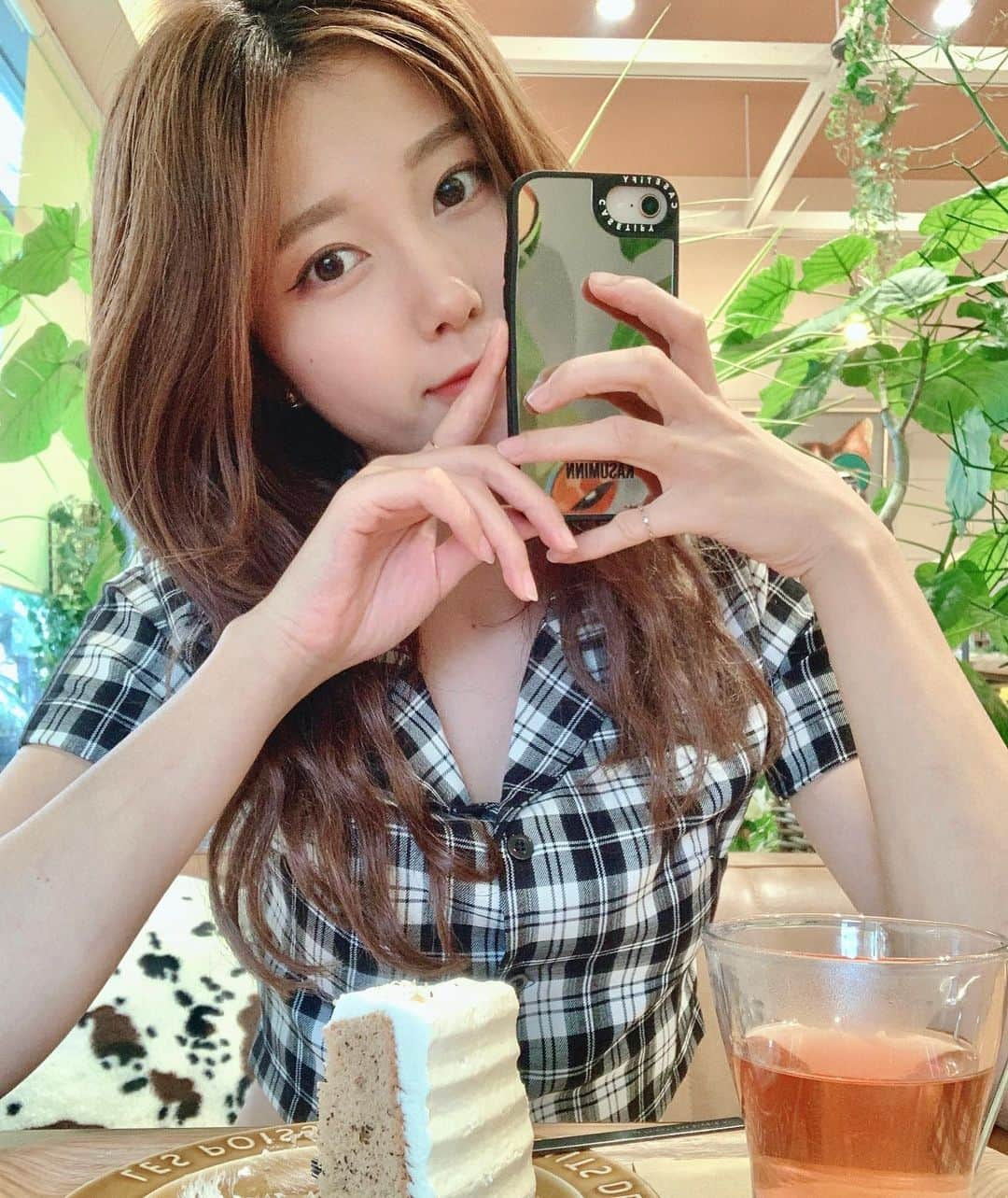 舞木香純さんのインスタグラム写真 - (舞木香純Instagram)「ガーデニングカフェ🌿 ＊ I went to the cafe alone:) Do you like it too?? @casetify💛 mirror case」9月14日 21時56分 - kasuminn_world