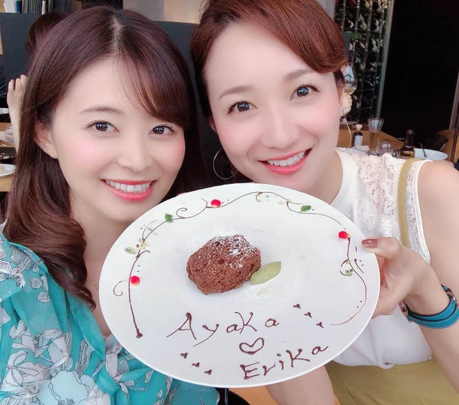 松原江里佳さんのインスタグラム写真 - (松原江里佳Instagram)「💕 大好きな彩香が東京に来たので、ちょっと贅沢にトリュフランチ🍄 いつ会ってもキラキラで本当に可愛い😍 アナウンサー採用試験からずっと一緒に頑張ってきた同期。 話が尽きなくてパスタ伸びたww 💕 💕 #六本木 #ミッドタウン #トリュフ  #アルティザンドゥラトリュフパリ  #スターダスト  #フリーアナウンサー #アナウンサー  #同期 #札幌 #stv #女子会  #ノースリーブ #でこ」9月14日 22時24分 - erika_matsubara