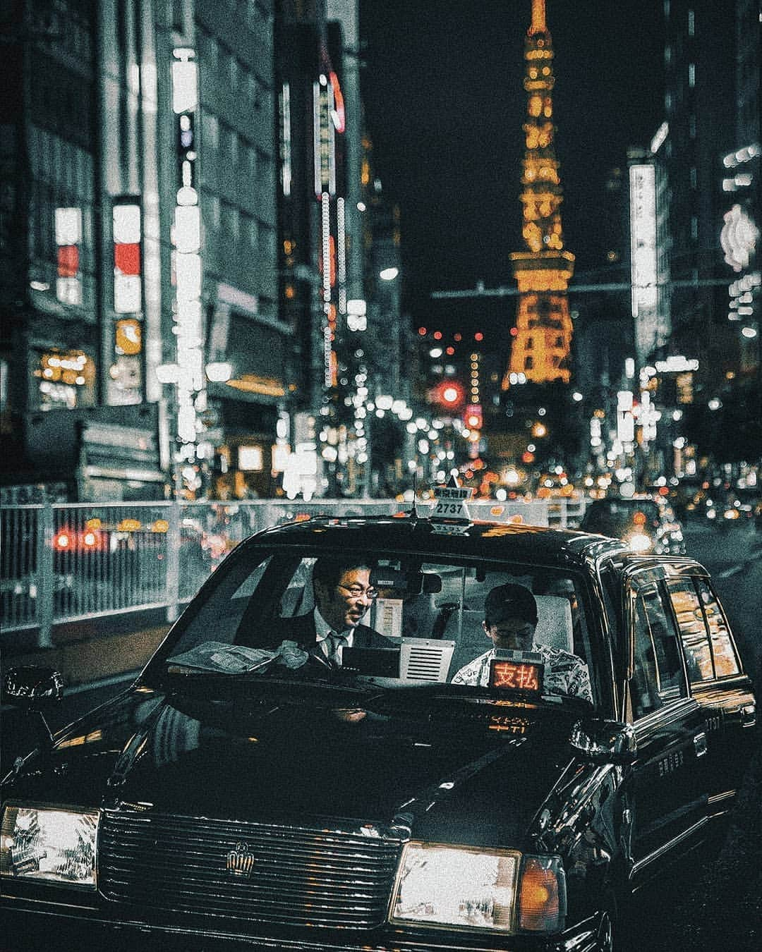 Berlin Tokyoさんのインスタグラム写真 - (Berlin TokyoInstagram)「Tokyo taxies. . . . #hellofrom #tokyo #japan」9月14日 22時41分 - tokio_kid