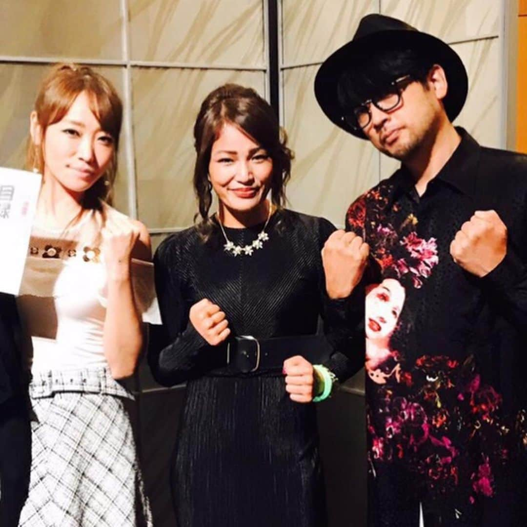 MAYUMIのインスタグラム：「with @miyo_yoshida_  @oshida101  #祝賀会 #おめでとう #ビンゴ当たったー #ラッキーday #DJ」