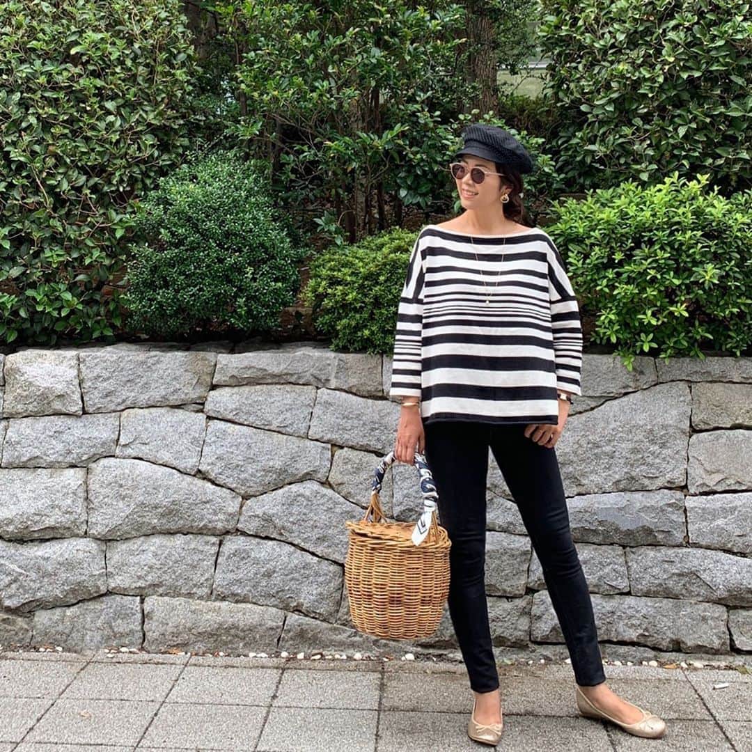Sayakaのインスタグラム：「* 私の定番スタイル❤️ ボーダー×デニム×かごバッグ×バレエシューズ🥿💓 * * * #fashion #outfit #coordinate #ootd #simple #basic #casual #deuxiemeclasse #acestudios #menui #basketbag #farfalle #sayakascoordinate #今日の服 #コーディネート #コーデ #シンプル #シンプルコーデ  #カジュアル #ドゥーズィエムクラス #ボーダー #アクネストゥディオズ #メヌイ #かごバッグ #ファルファーレ #バレエシューズ」