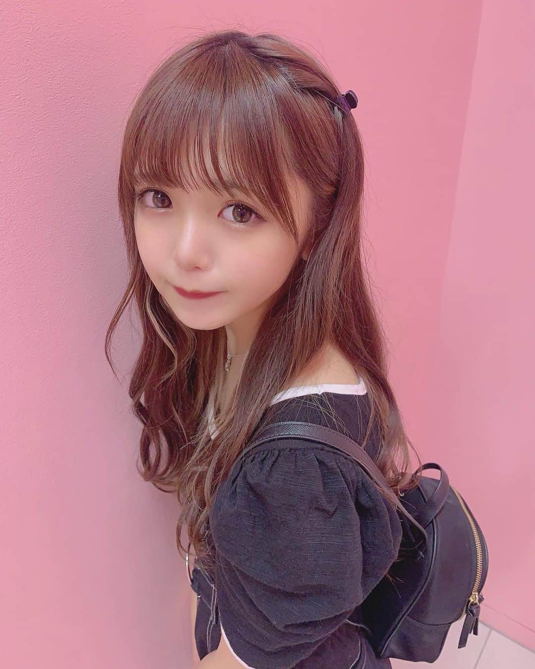 津代美月さんのインスタグラム写真 - (津代美月Instagram)「. この時めちゃ茶色い 、 やっぱ黒かなあって 落ち着き始めてる、 ( ◠‿◠ ) . みんなはどのつしがすきなん？全部？  #インナーカラー」9月14日 22時47分 - __tsushiromizuki