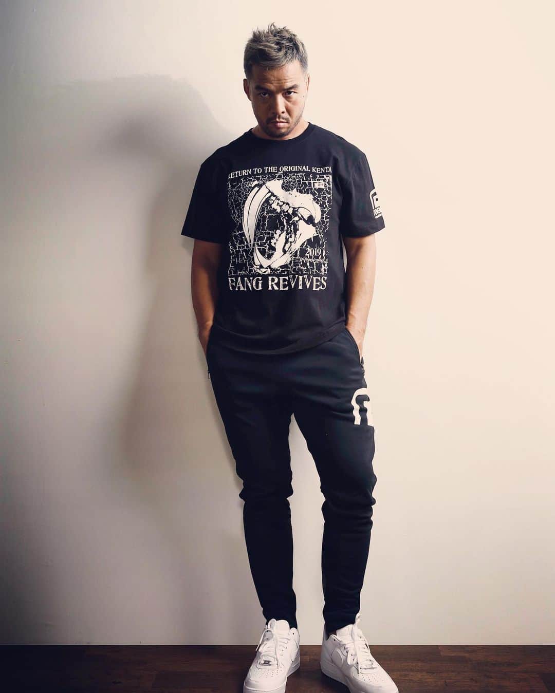 小林健太（KENTA）のインスタグラム：「“Get my shirts”  https://rvddw-harajuku.com/shopdetail/000000000756/order/  #KENTAG2S #BulletClub」