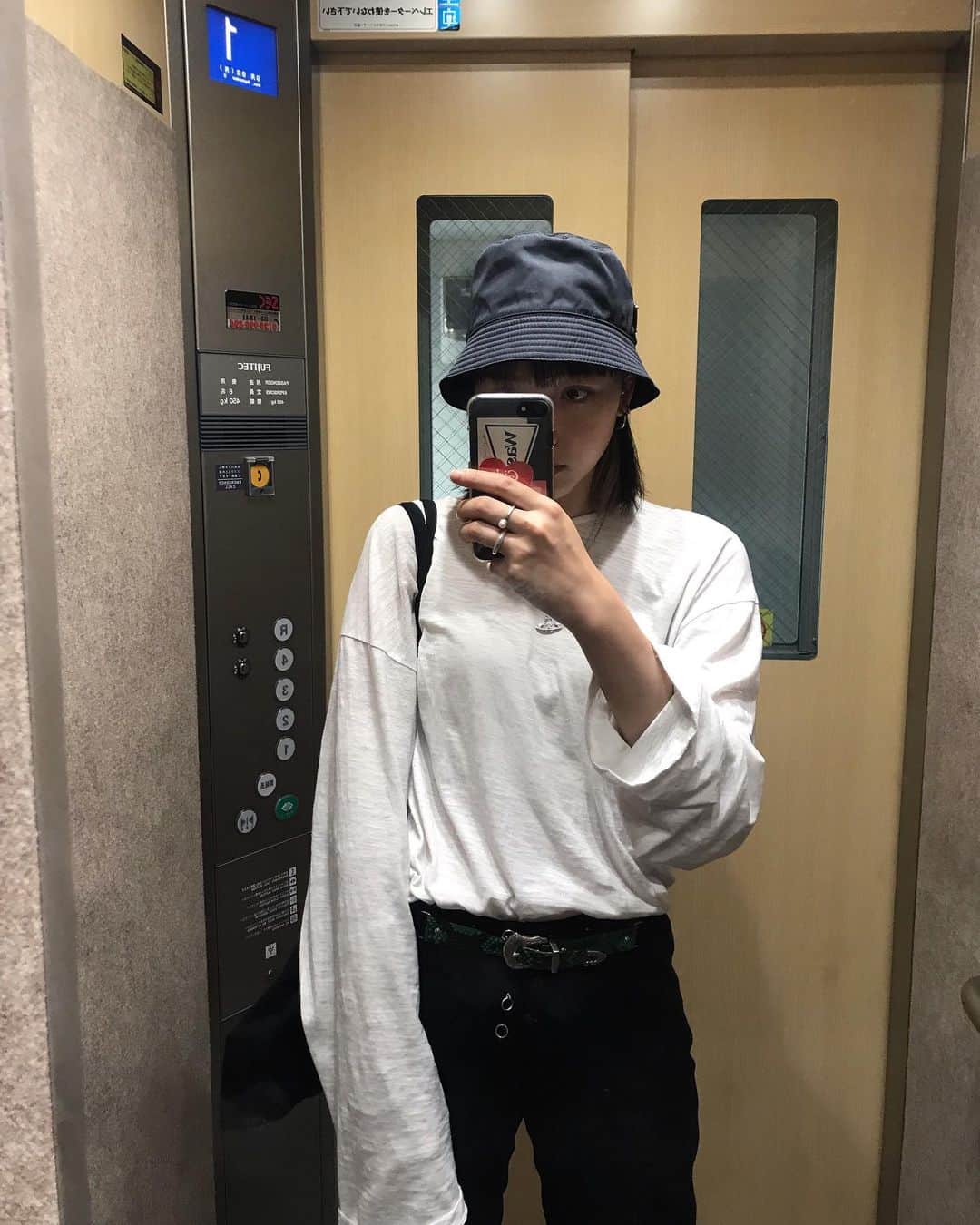 ハンナ・チャンのインスタグラム：「🤳🏻」