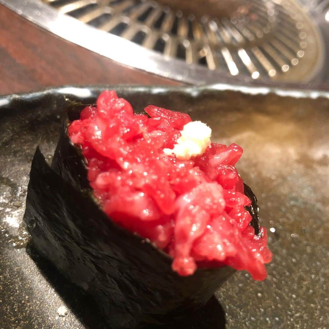 高嶋ちさ子さんのインスタグラム写真 - (高嶋ちさ子Instagram)「焼肉新規開拓！ 明日からの過酷な日々の為の、まずはこれでしょ。 それにしてもお肉って切り方によって飽きないね。今日は野菜も食べたよ。写ってないけどね。明日からまじで頑張るから。」9月14日 23時28分 - chisakotakashima