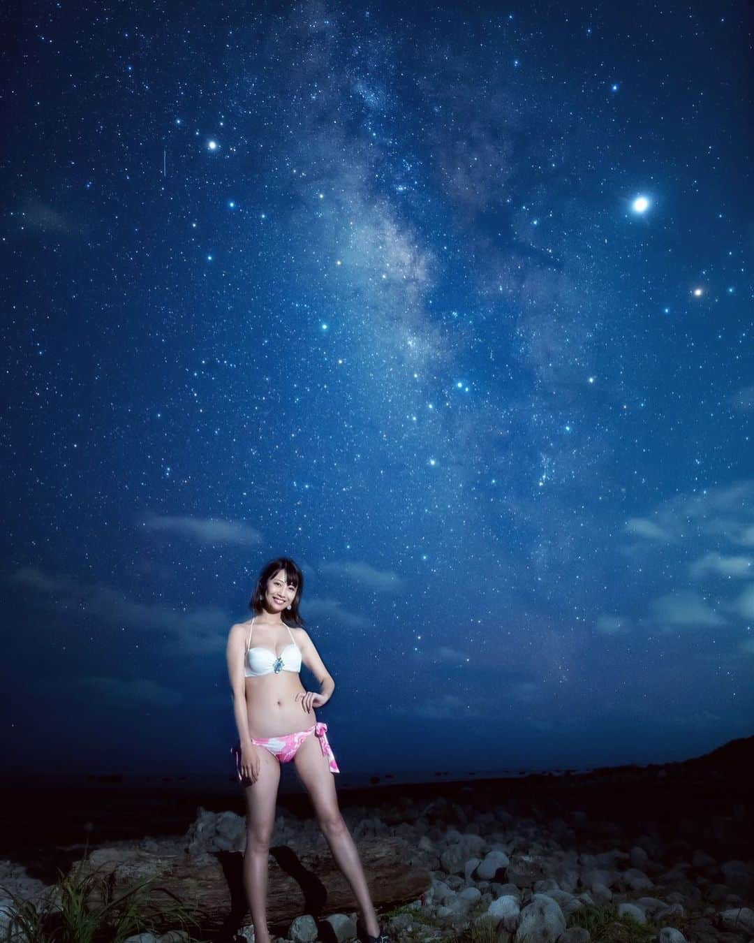 古川真奈美さんのインスタグラム写真 - (古川真奈美Instagram)「.﻿ .﻿ .﻿ 星空グラビア💫﻿ ﻿ 天の川の前で堂々とビキニ。﻿ かっちょええやろ😏﻿ ﻿ ﻿ ﻿ ﻿ #星空グラビア  #本当に星空の数ヤバない  #感動もん  #細い流れ星も映ってんだよ  #見つけられるかな  #めっちゃ真下に流れてるけど笑  #星空フォト  #星空﻿ #石垣島  #夜空﻿ #instalike #instamood ﻿ #ow #instapic #instaphoto﻿ #girl　#follow #followme  #gravure  #japanesegirl  #selfies  #インスタグラビアアイドル」9月14日 23時22分 - mana_0619